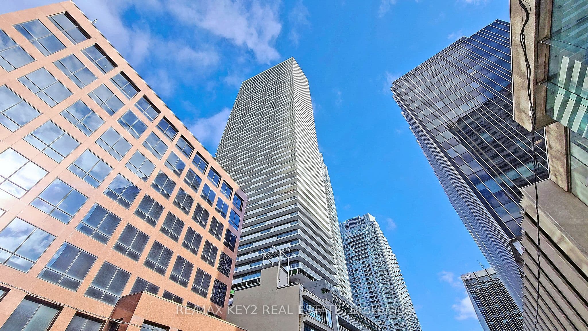 2221 Yonge Street 4010, Toronto C10, ON M4S 2B4
