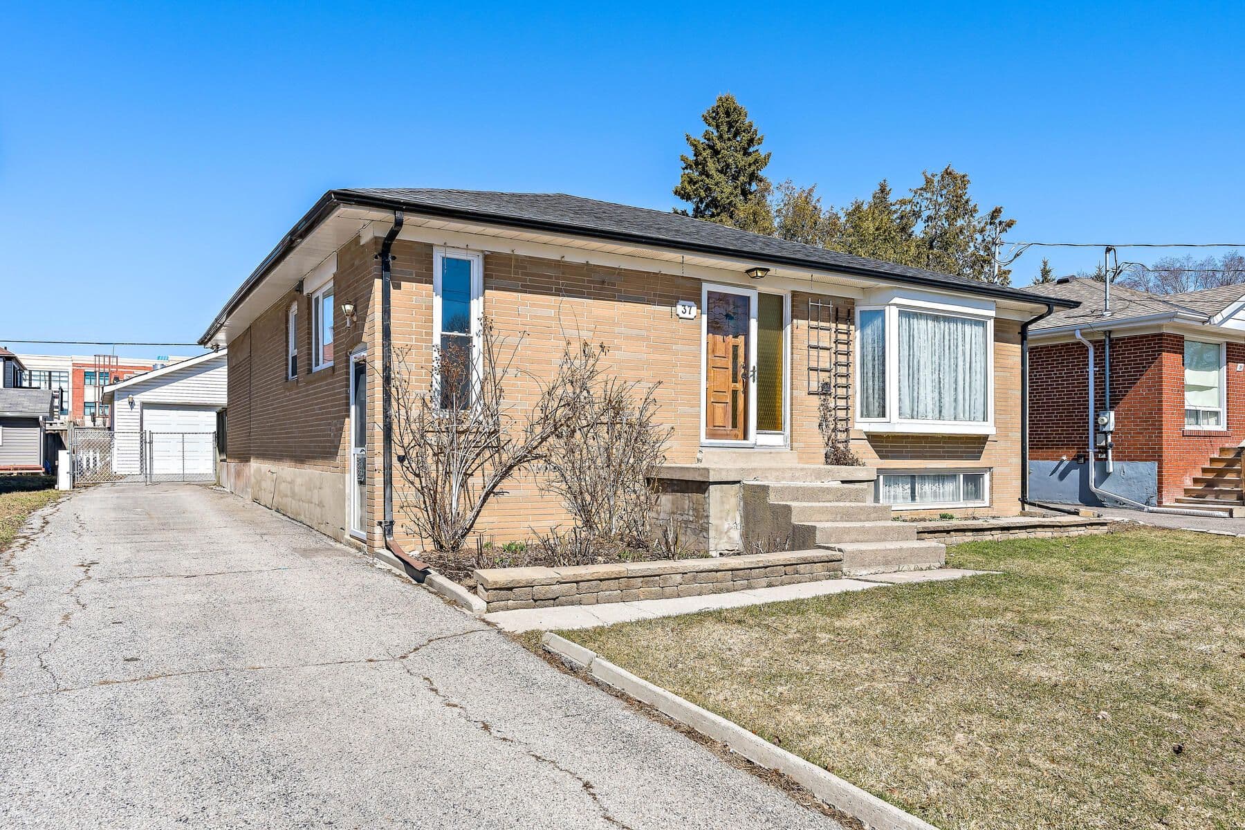 37 Prince Charles Drive, Halton Hills, ON L7G 3T9