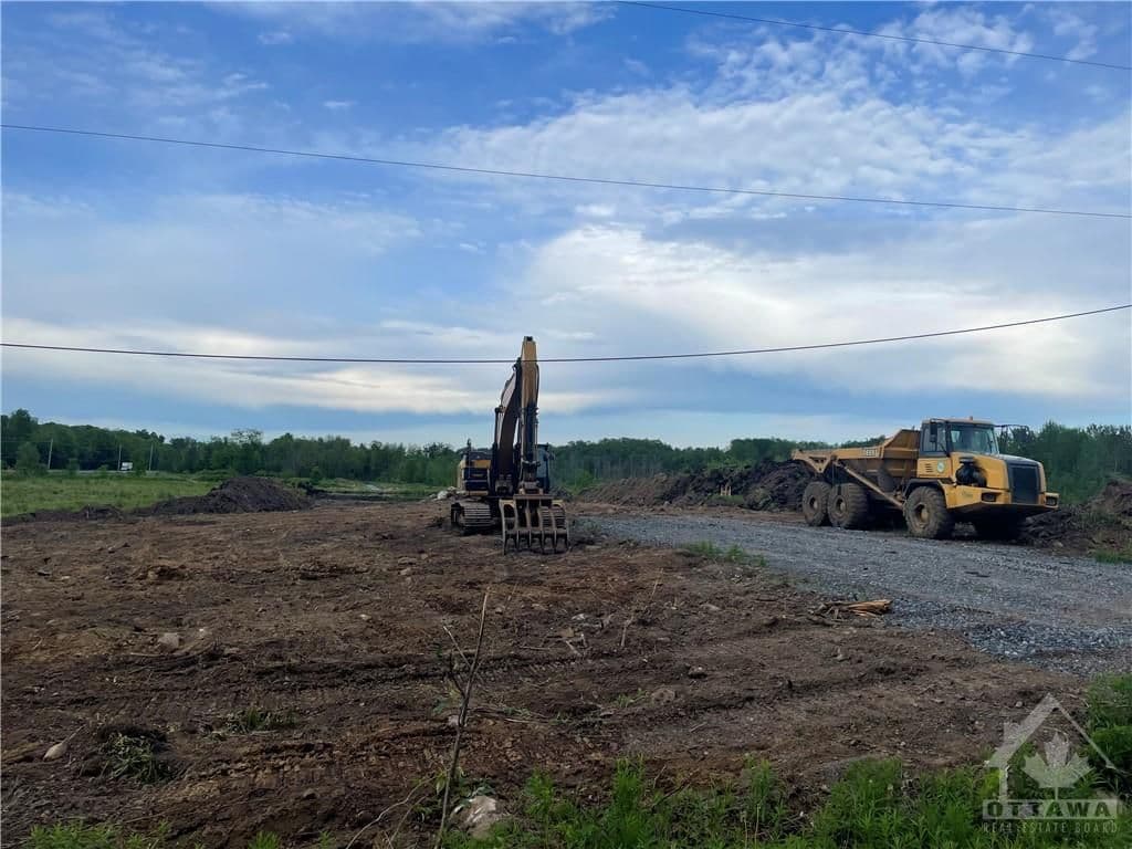 860 Summit Private, Clarence-Rockland, ON K4K 1K7