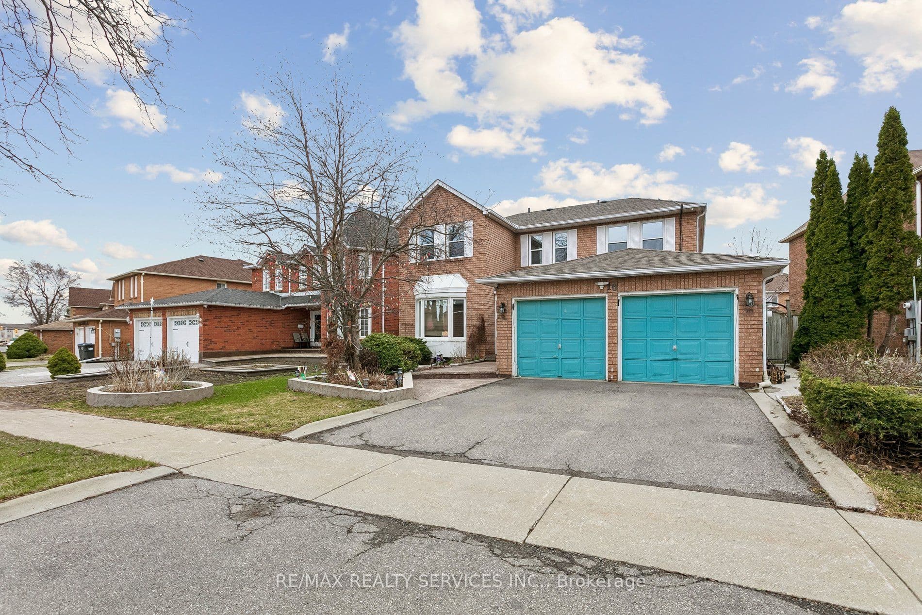 16 Major William Sharpe Drive E, Brampton, ON L6X 3K3