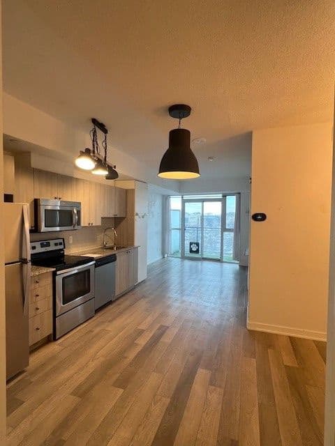 16 Mcadam Avenue 401, Toronto W04, ON M6A 0B9