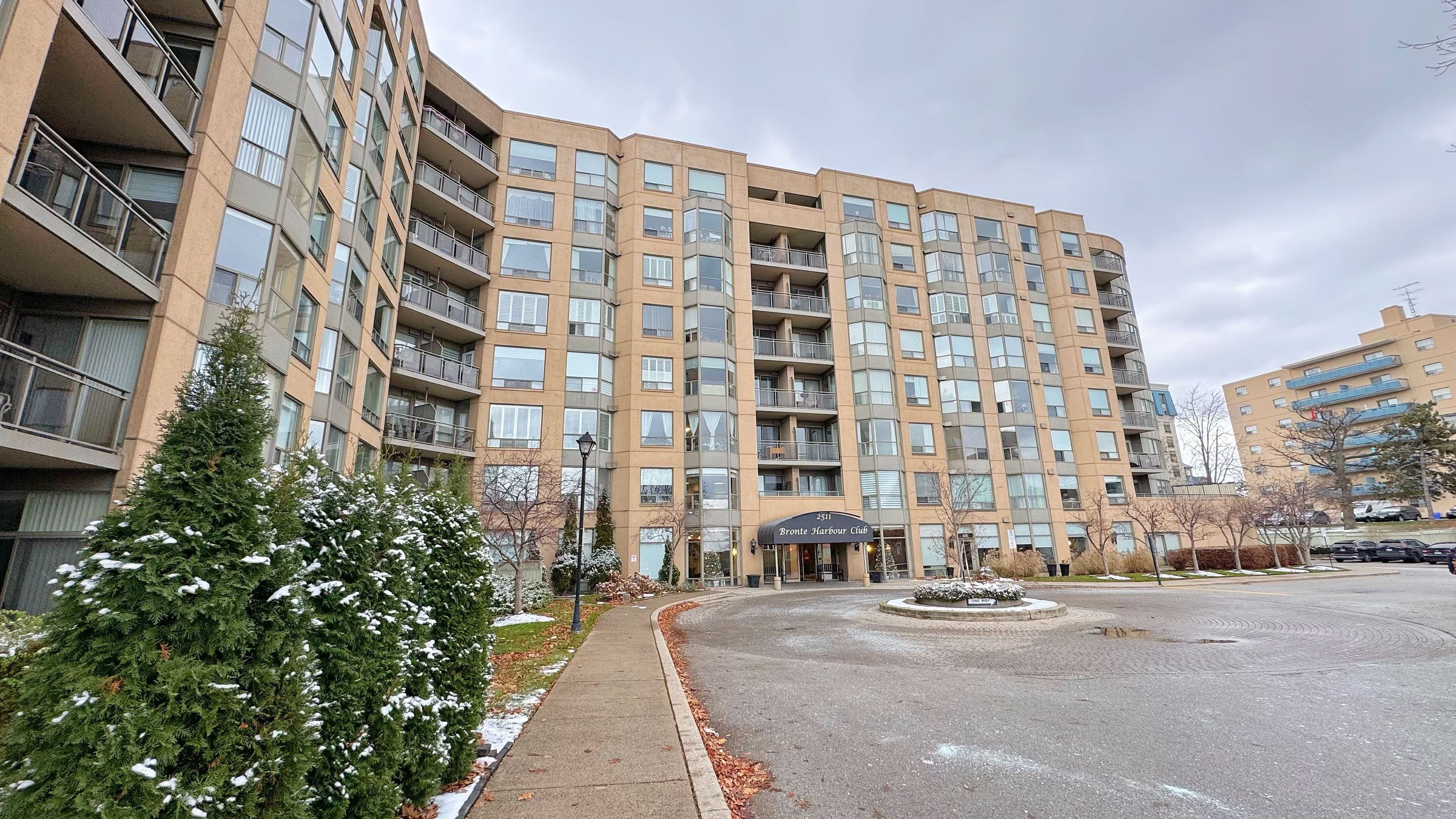 2511 Lakeshore Road W 109, Oakville, ON L6L 6L9