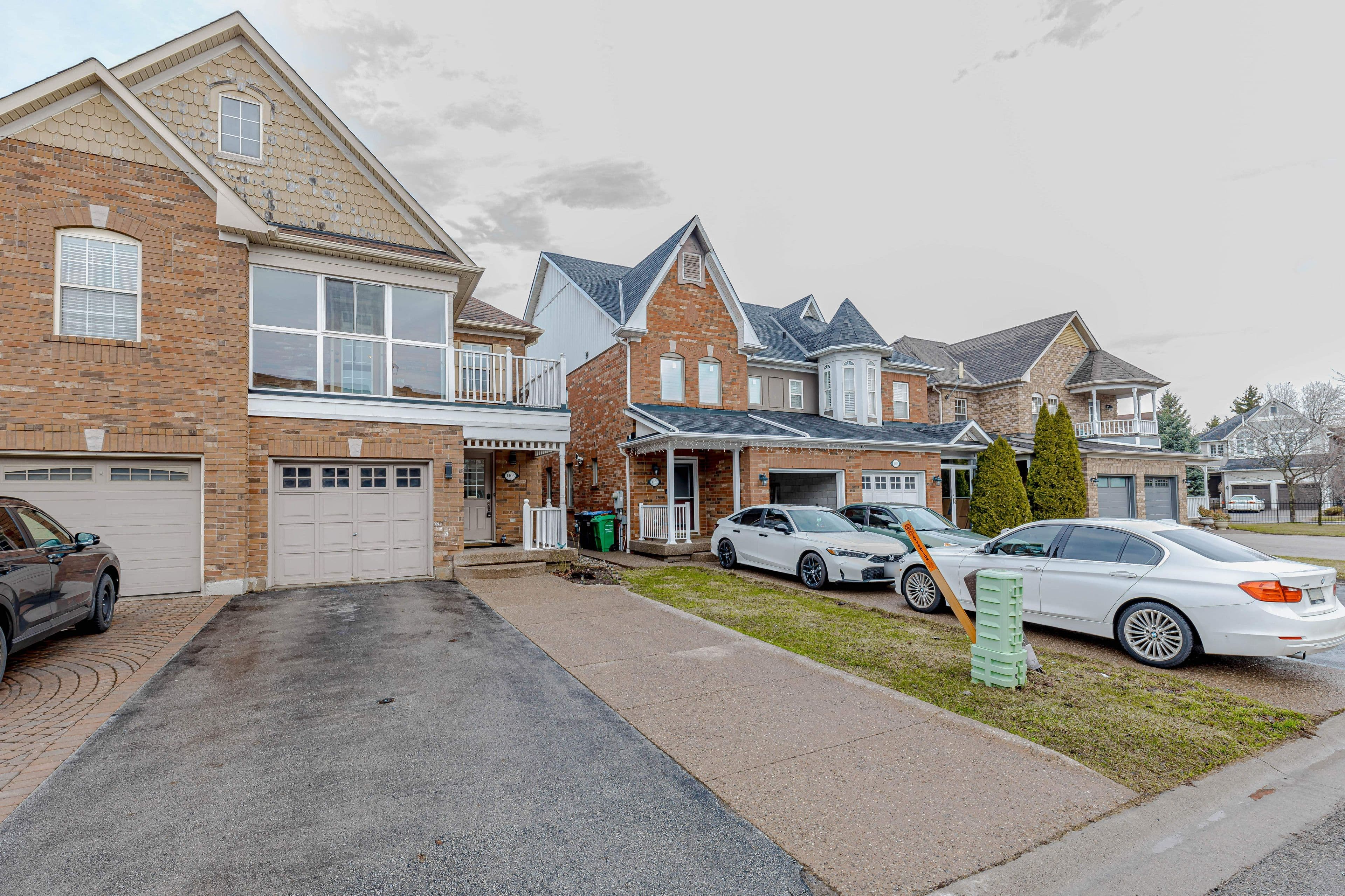 1105 Meadowgrove Court, Mississauga, ON L5W 1J2