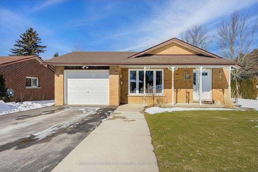 184 Olive Street, East Gwillimbury, ON L9N 1M3