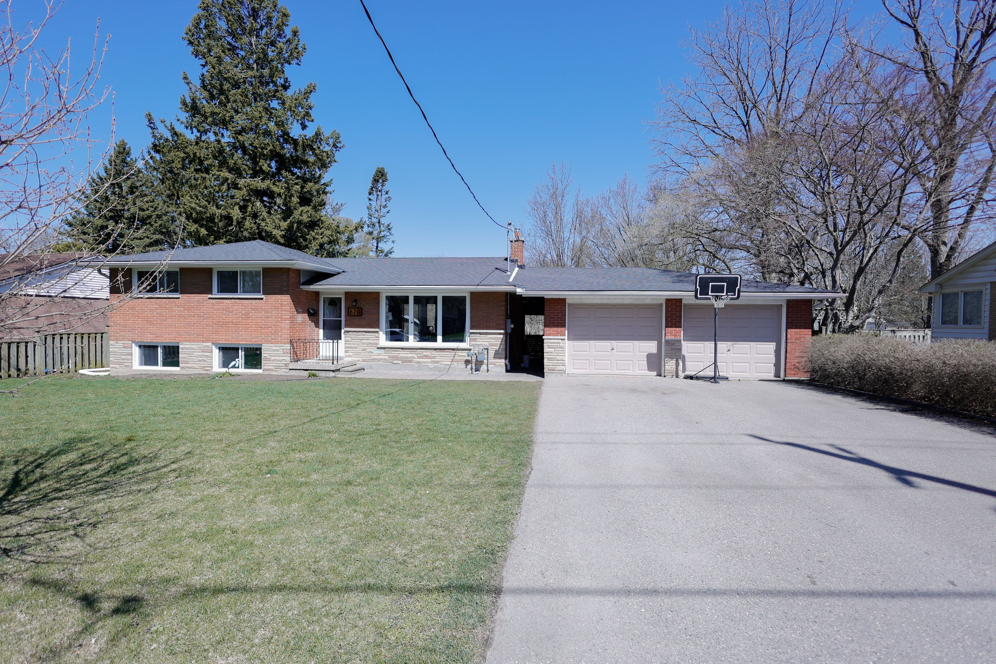 670 Victoria Street, London East, ON N5Y 4C1