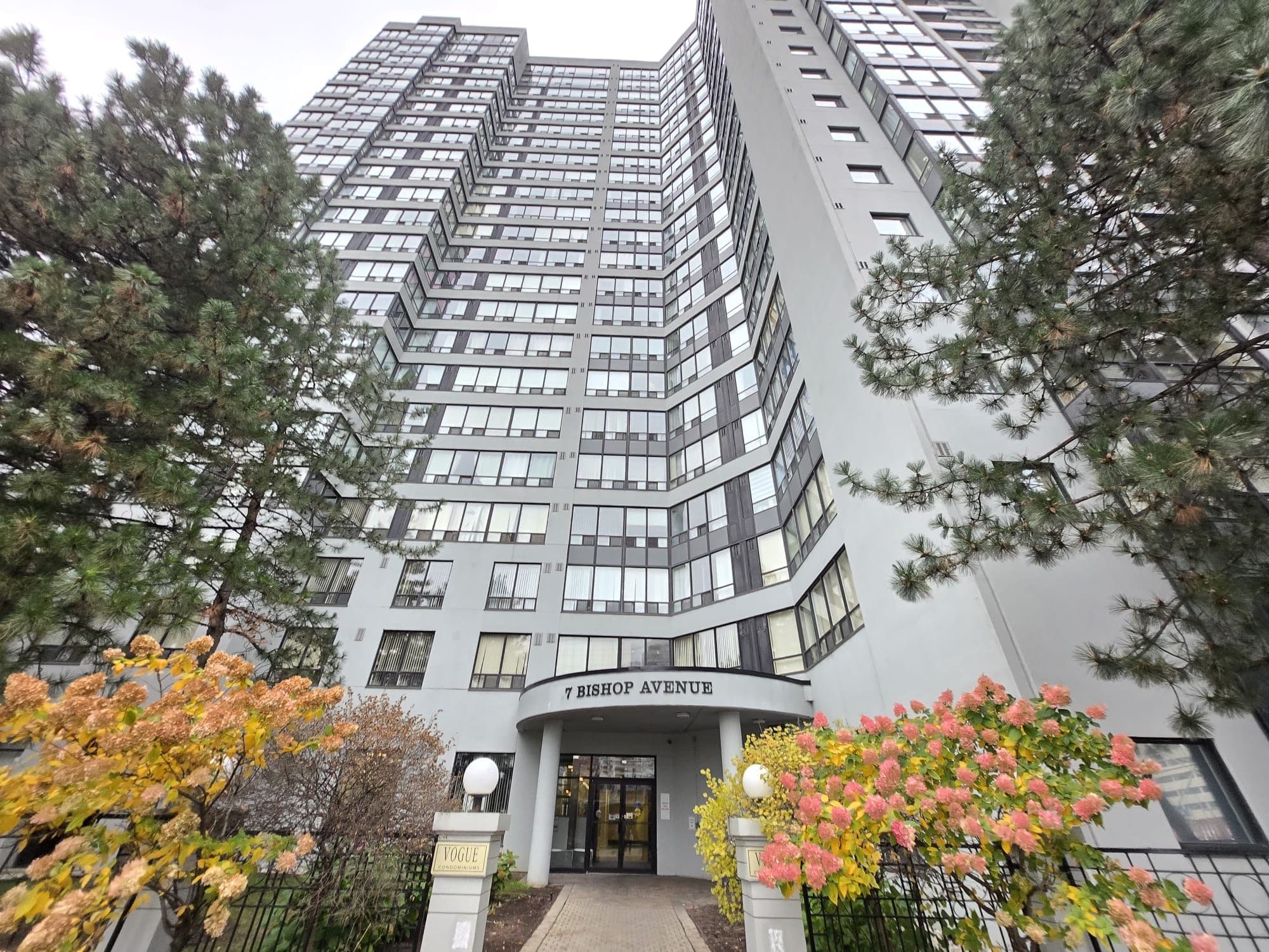 7 Bishop Avenue 1106, Toronto C14, ON M2M 4J4