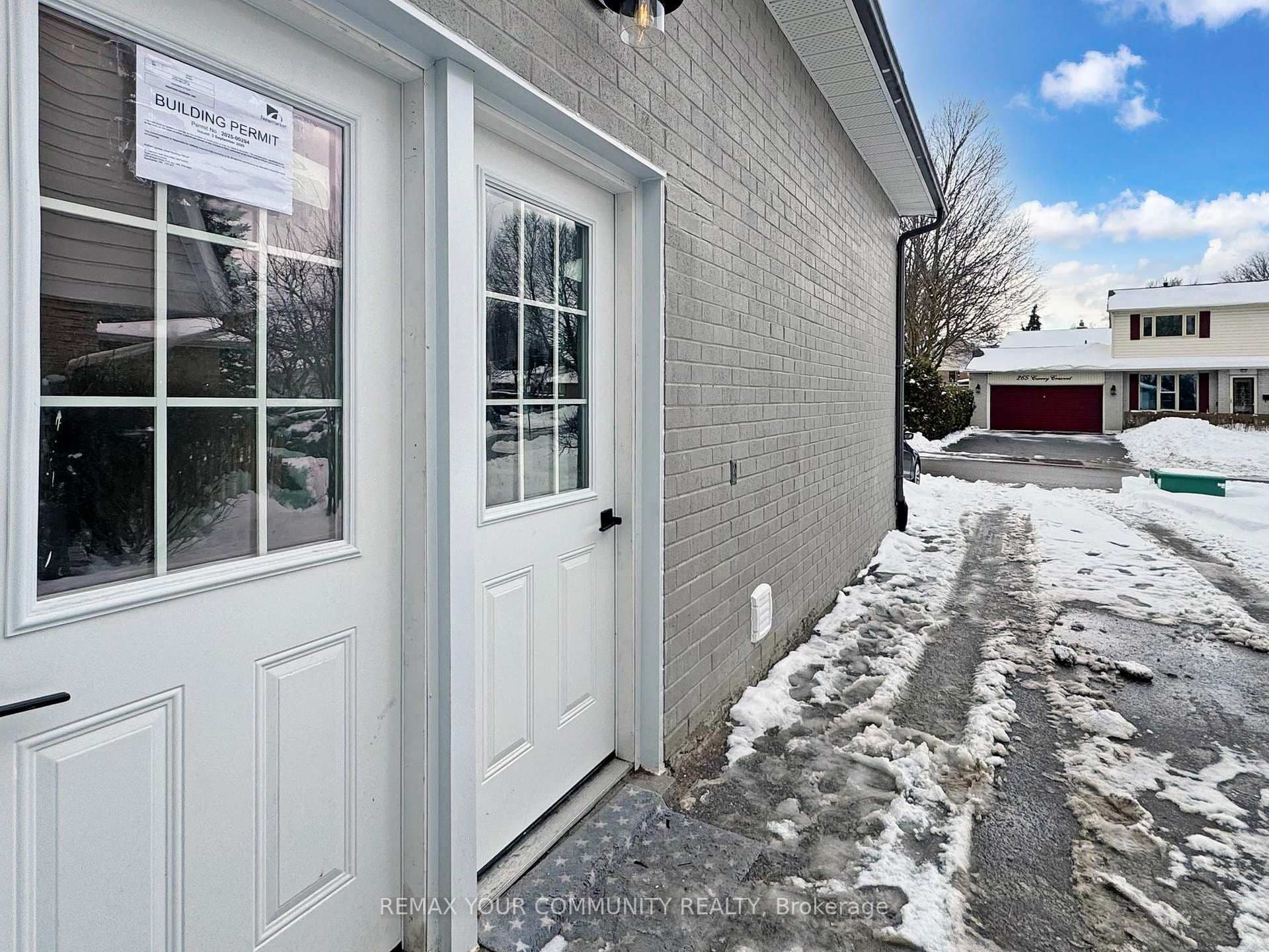 264 Currey Crescent E Lower, Newmarket, ON L3Y 5M9