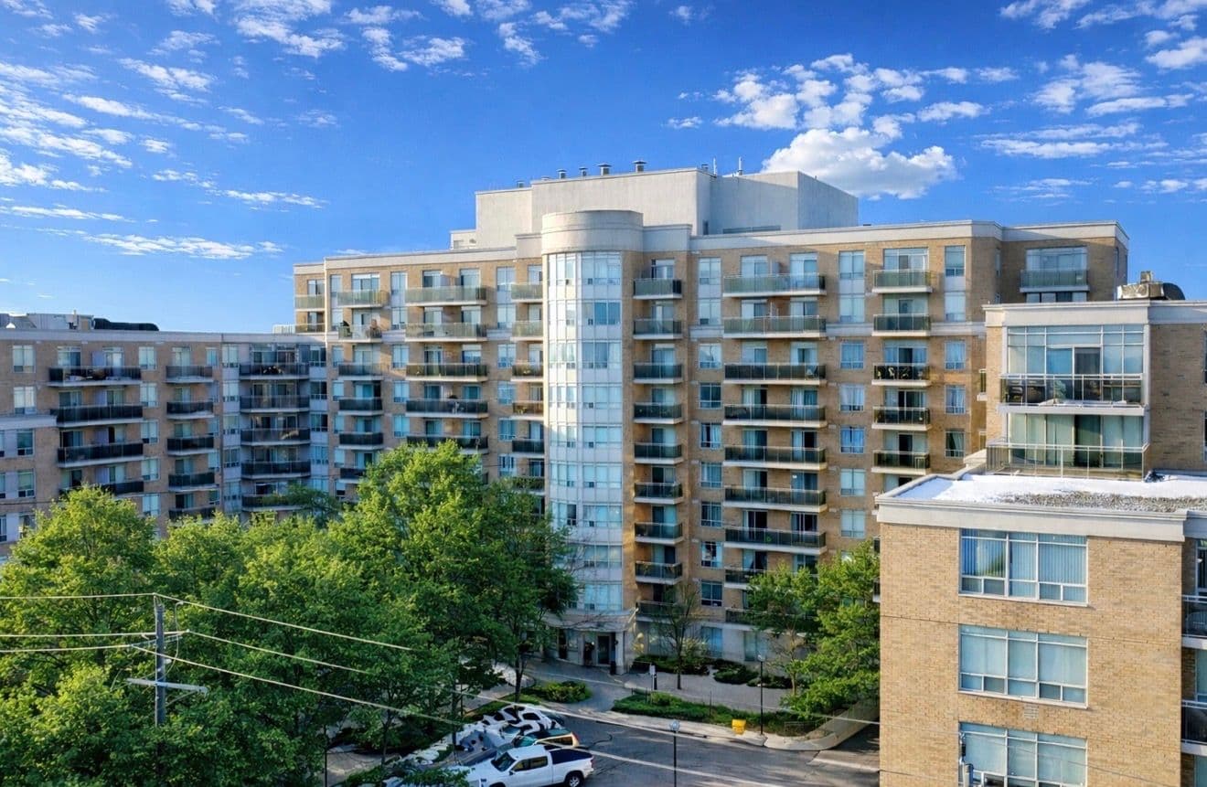 650 Lawrence Avenue W 622, Toronto C04, ON M6A 3E8