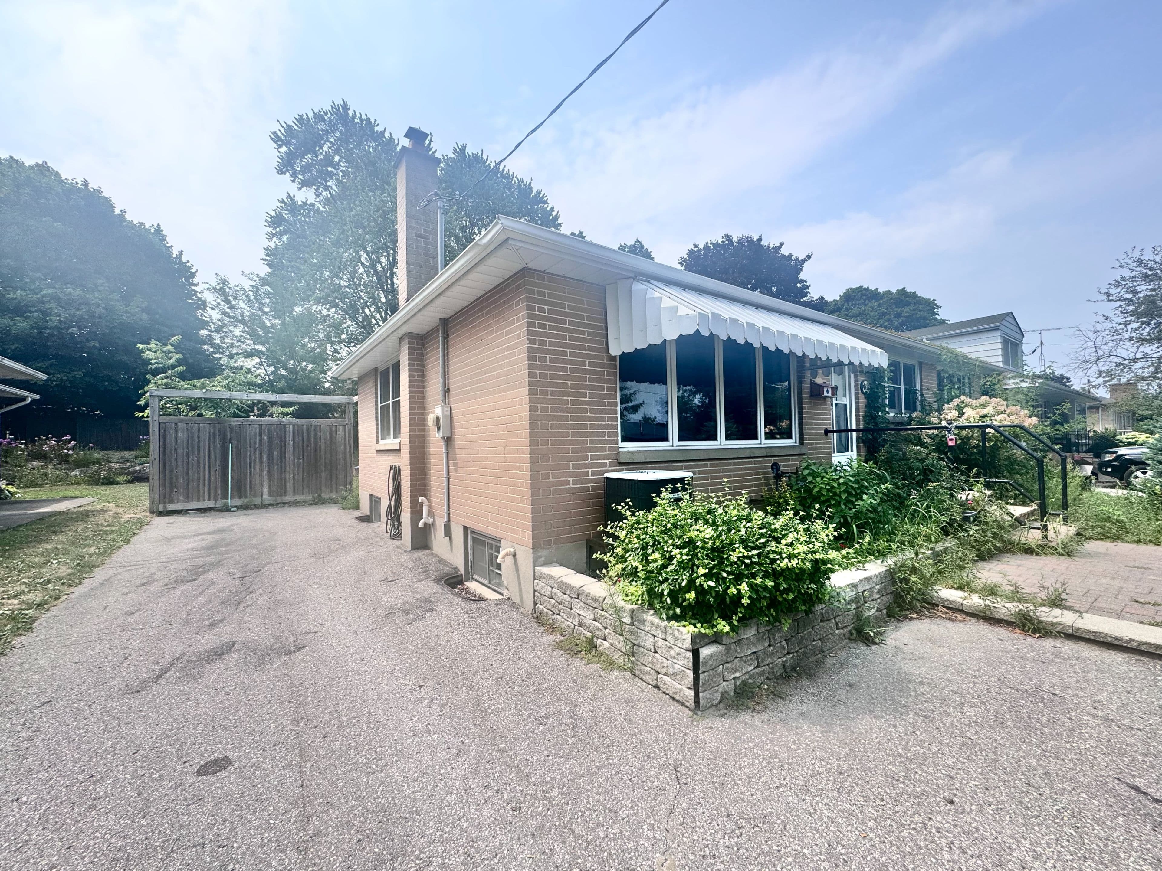 936 Somerville Street Lower, Oshawa, ON L1G 4J7
