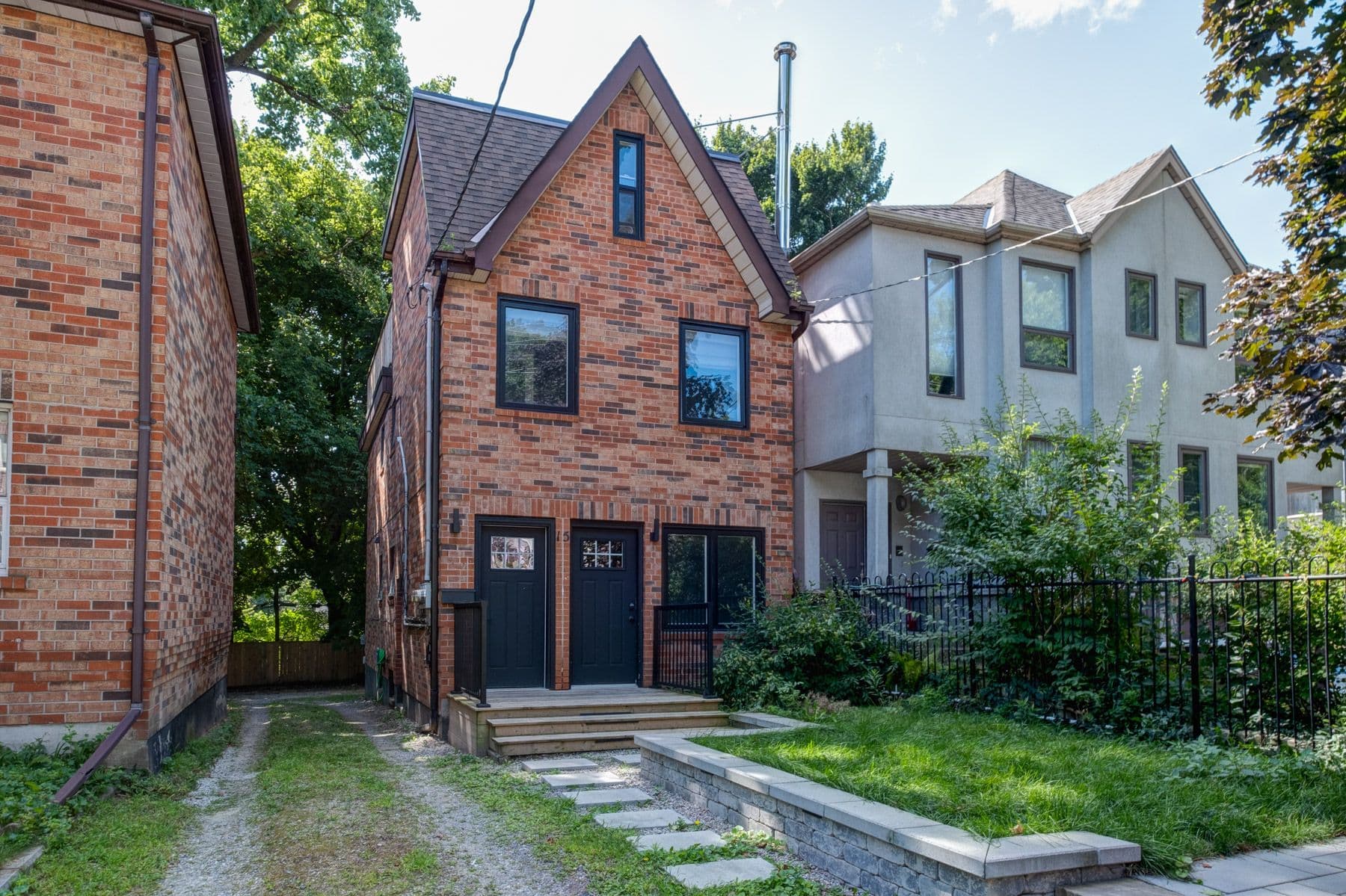 15 Ivy Avenue Lower, Toronto E01, ON M4L 2H6