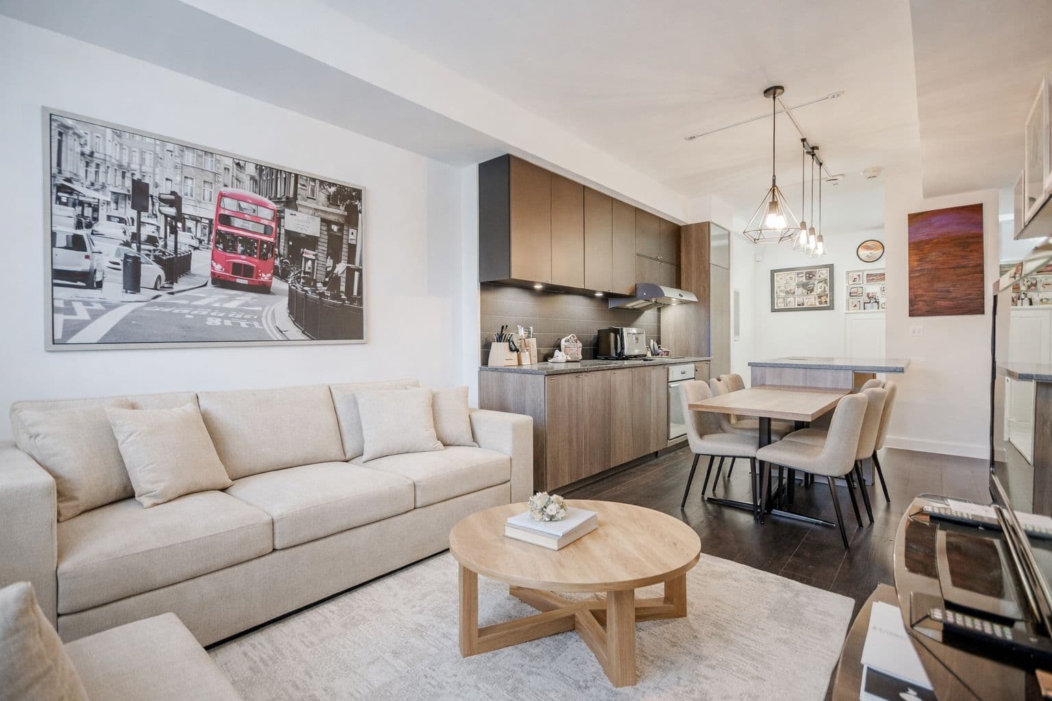 223 St Clair Avenue W 209, Toronto C02, ON M4V 1R3