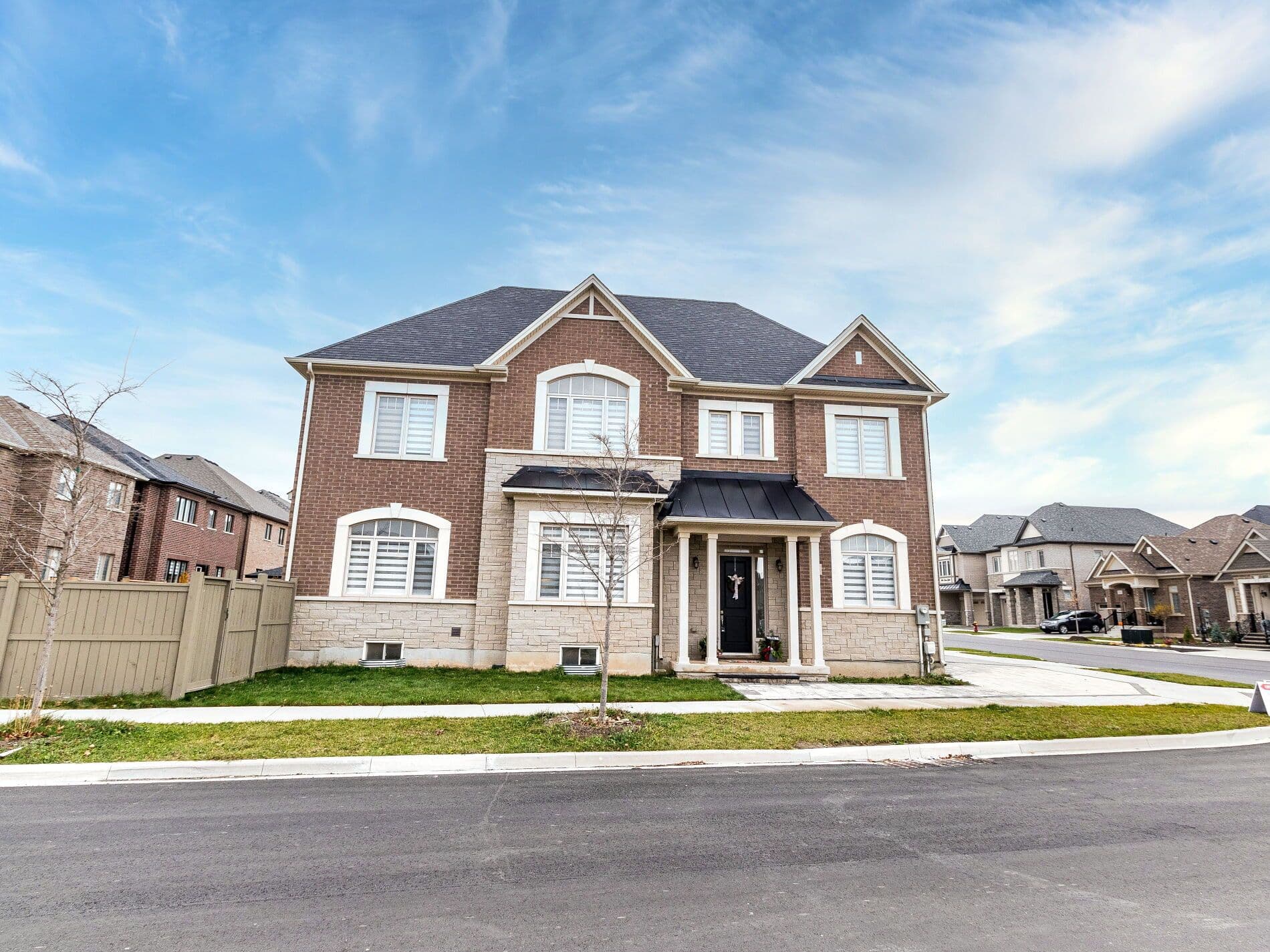 95 Viva Gardens, Oakville, ON L6H 0Z2