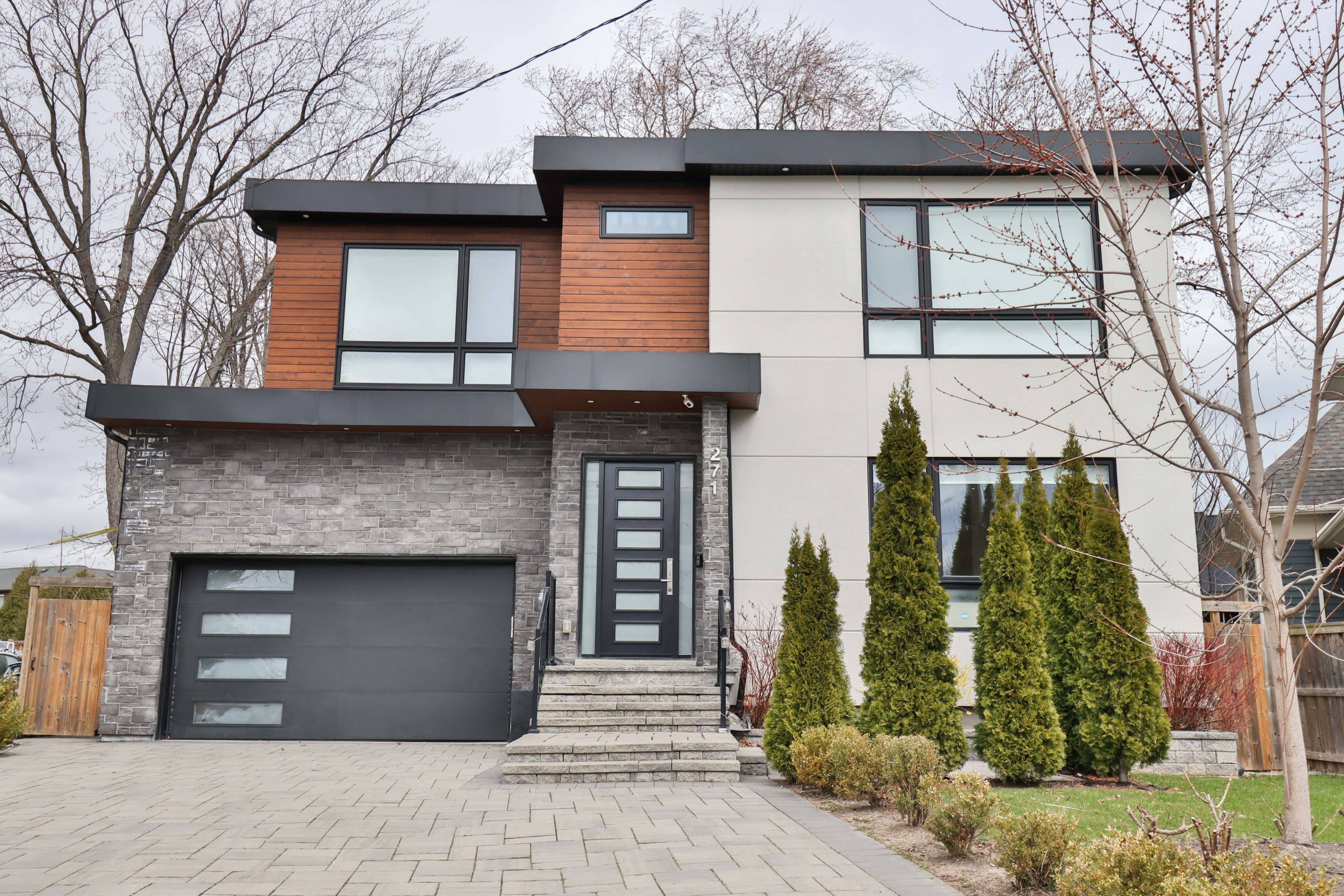 271 Jennings Crescent, Oakville, ON L6L 1W3