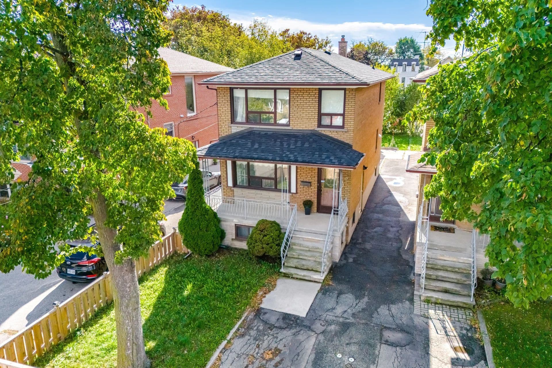 49 Algoma Street, Toronto W06, ON M8Y 1C4