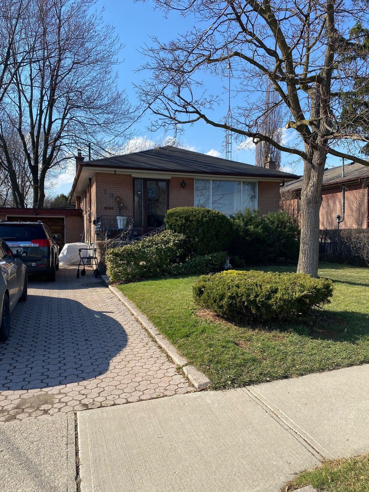 10 Jersey Avenue, Brampton, ON L6W 1L6