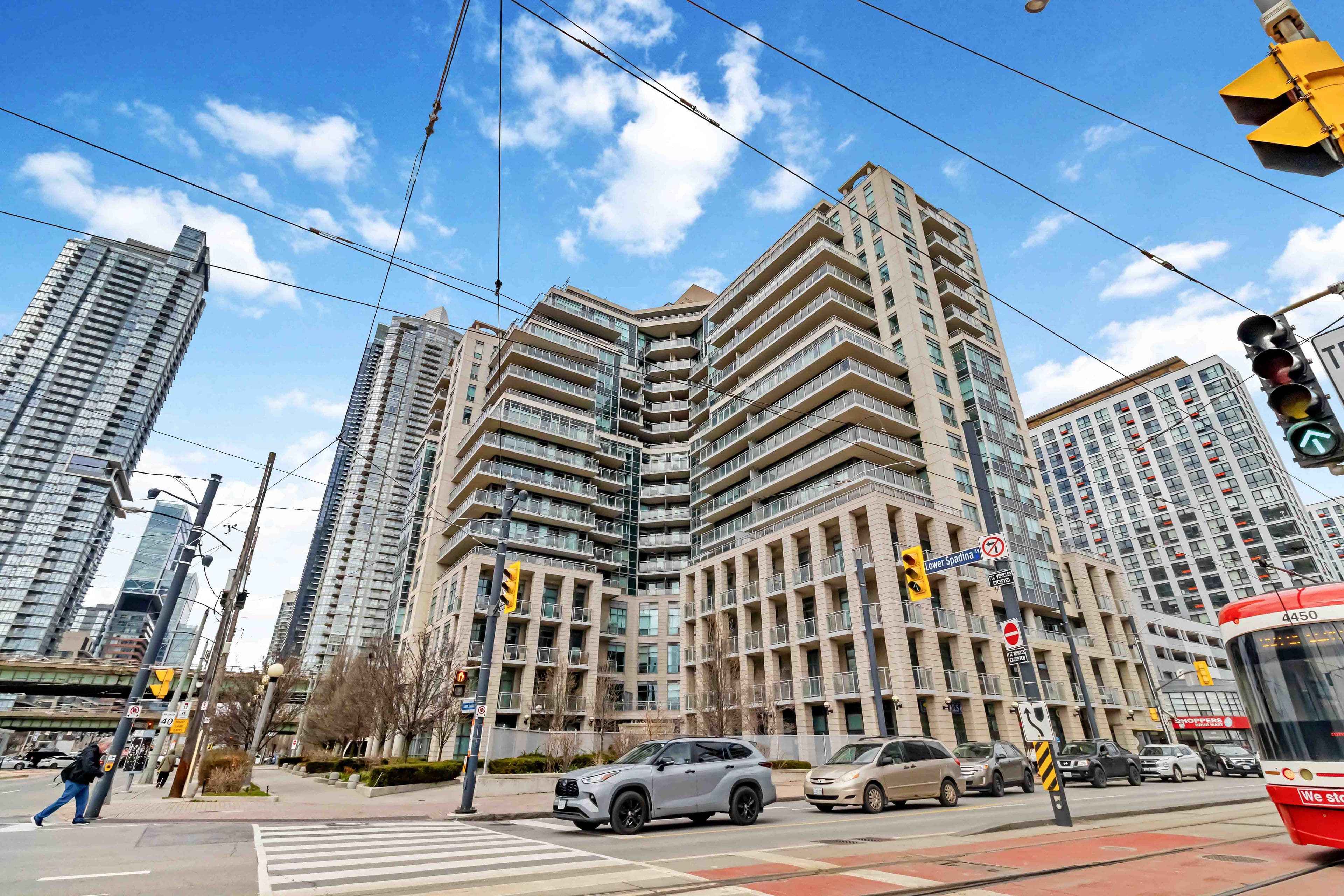 410 Queens Quay W 1017, Toronto C01, ON M5V 3T1