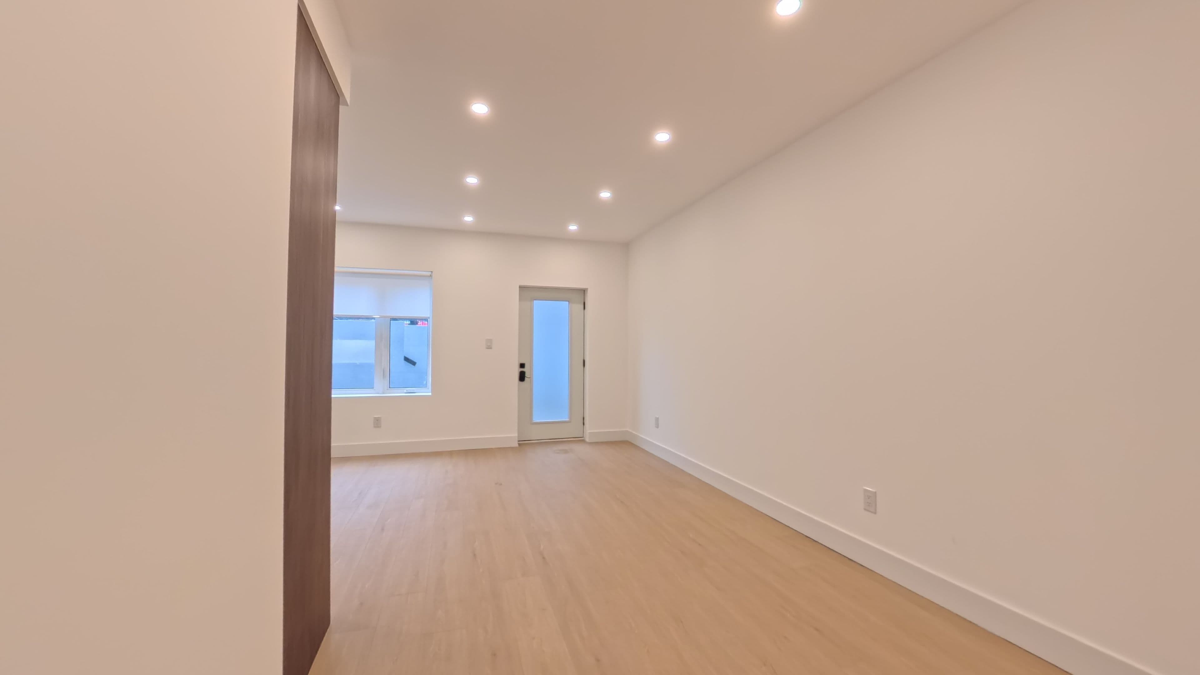 712 Eglinton Avenue E 101, Toronto C11, ON M4G 2K7