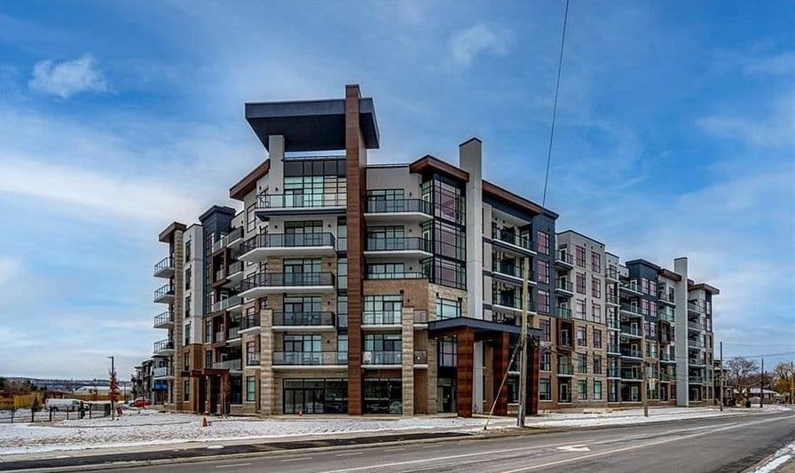 600 NORTH SERVICE Road 324, Hamilton, ON L8E 5A7