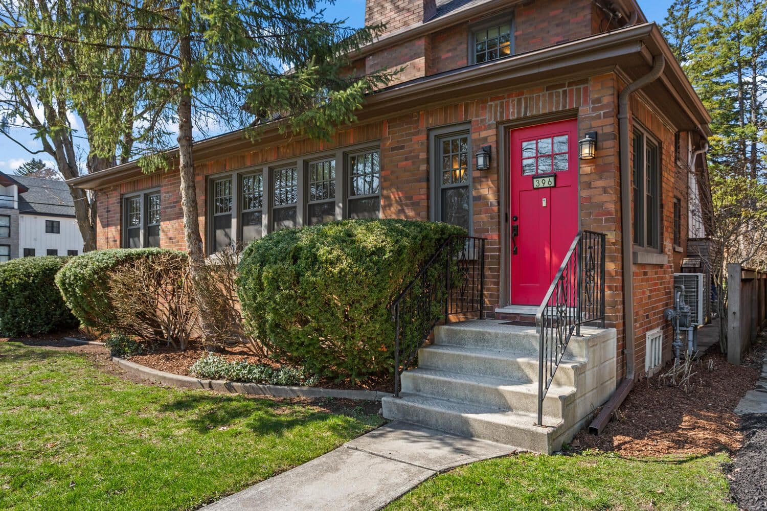 396 Victoria Street, London East, ON N5Y 4A9