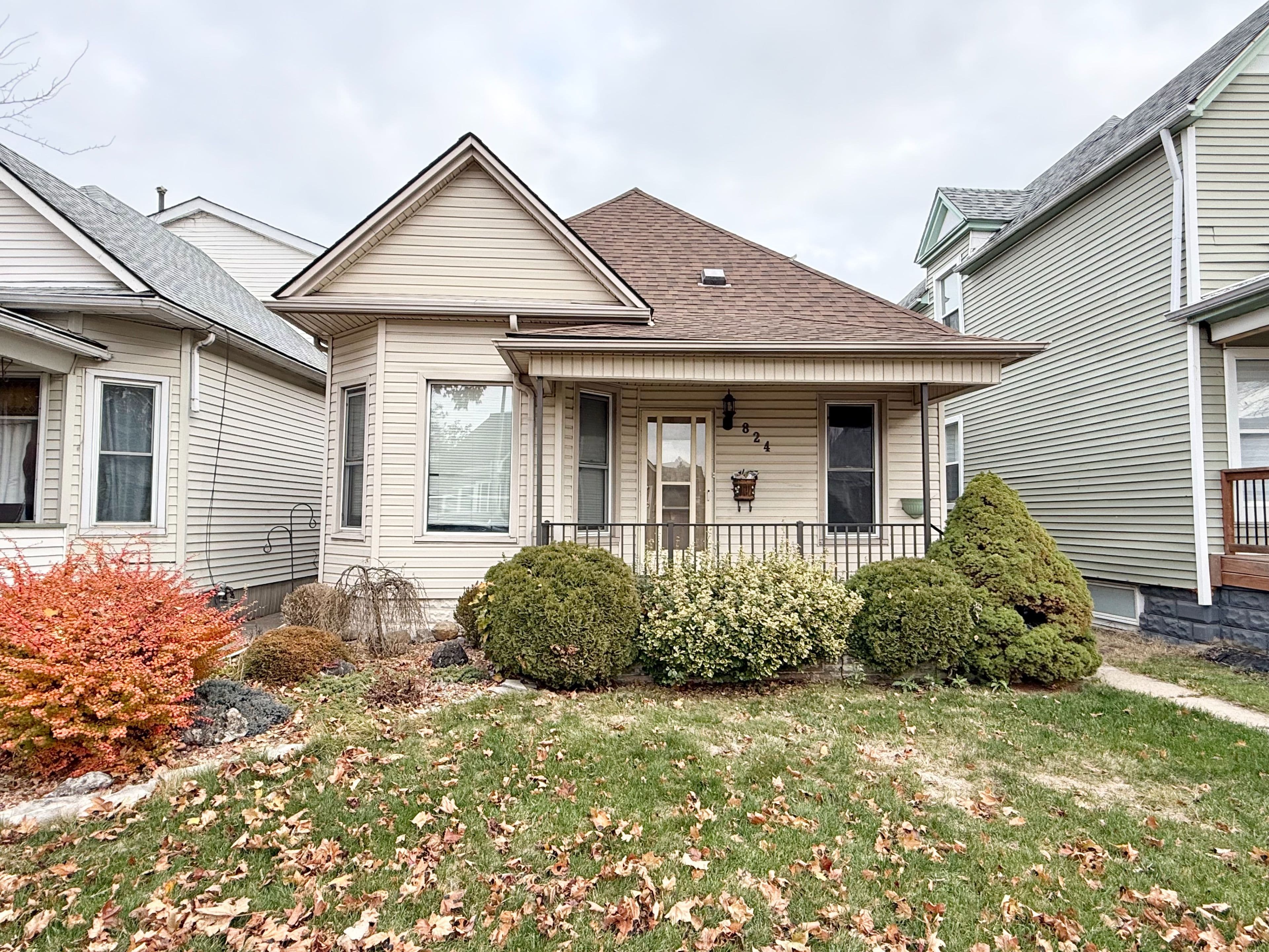 824 Lincoln Rd Road, Windsor, ON N8Y 2H1