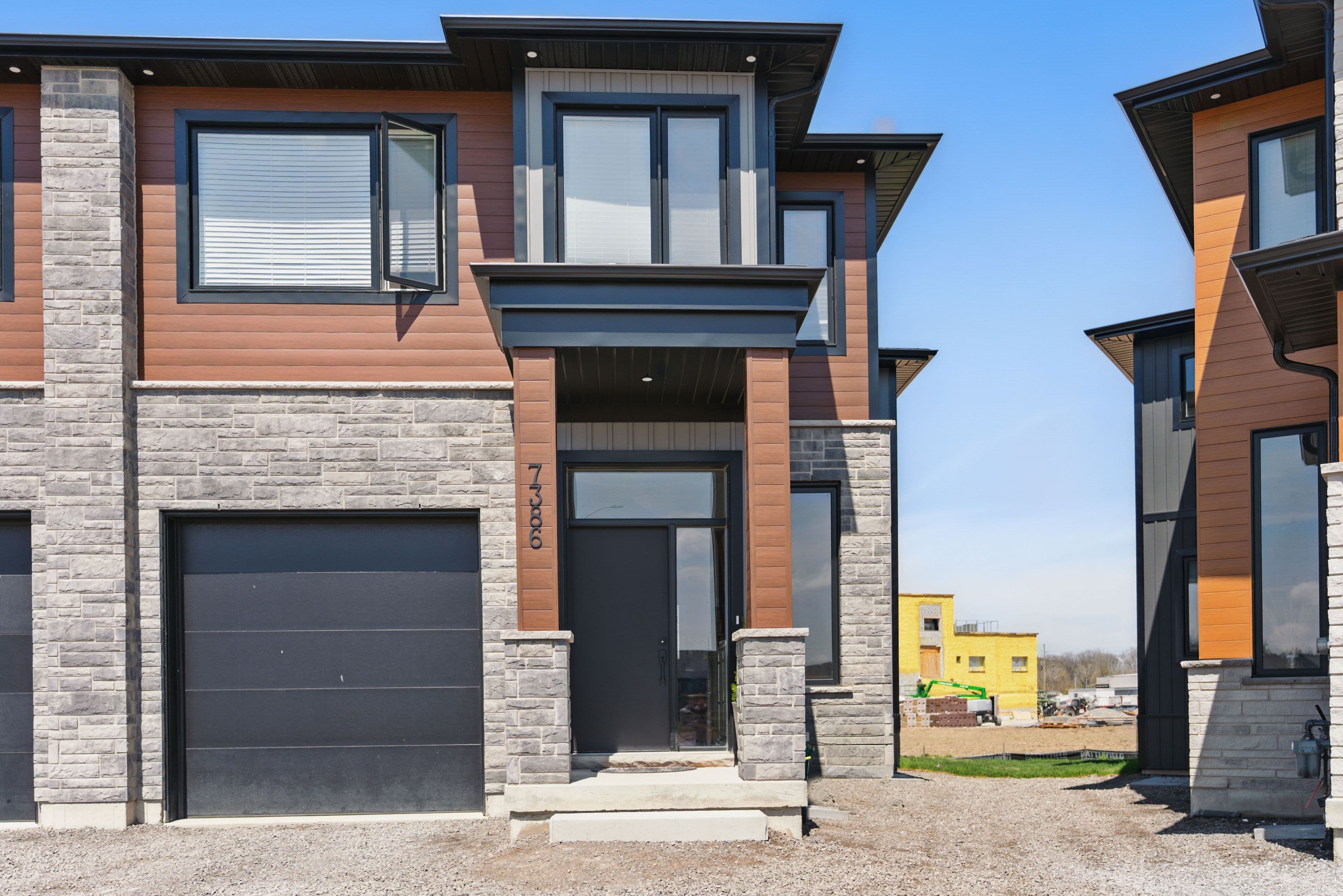 7386 SPLENDOUR Drive Lower, Niagara Falls, ON L2H 3V8