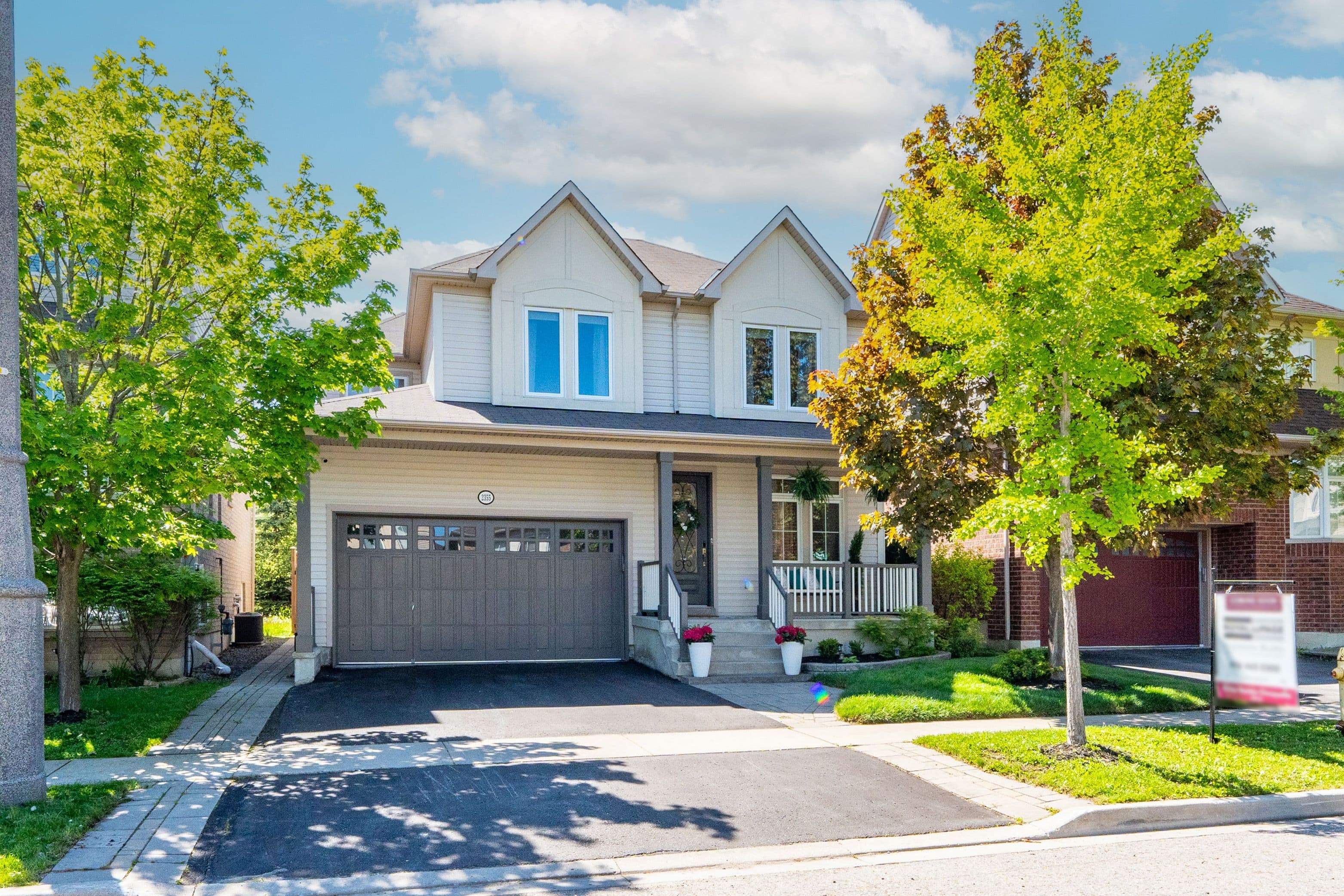 2355 Pilgrim Square, Oshawa, ON L1L 0C2