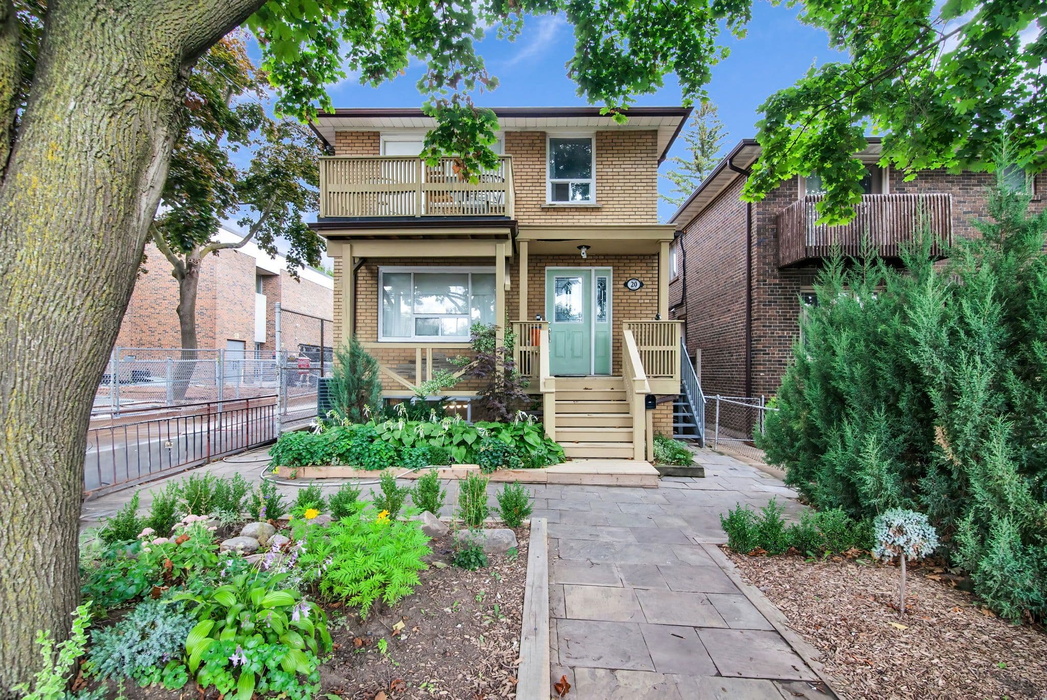 20 Essex Street Bsmt, Toronto W02, ON M6G 1T3