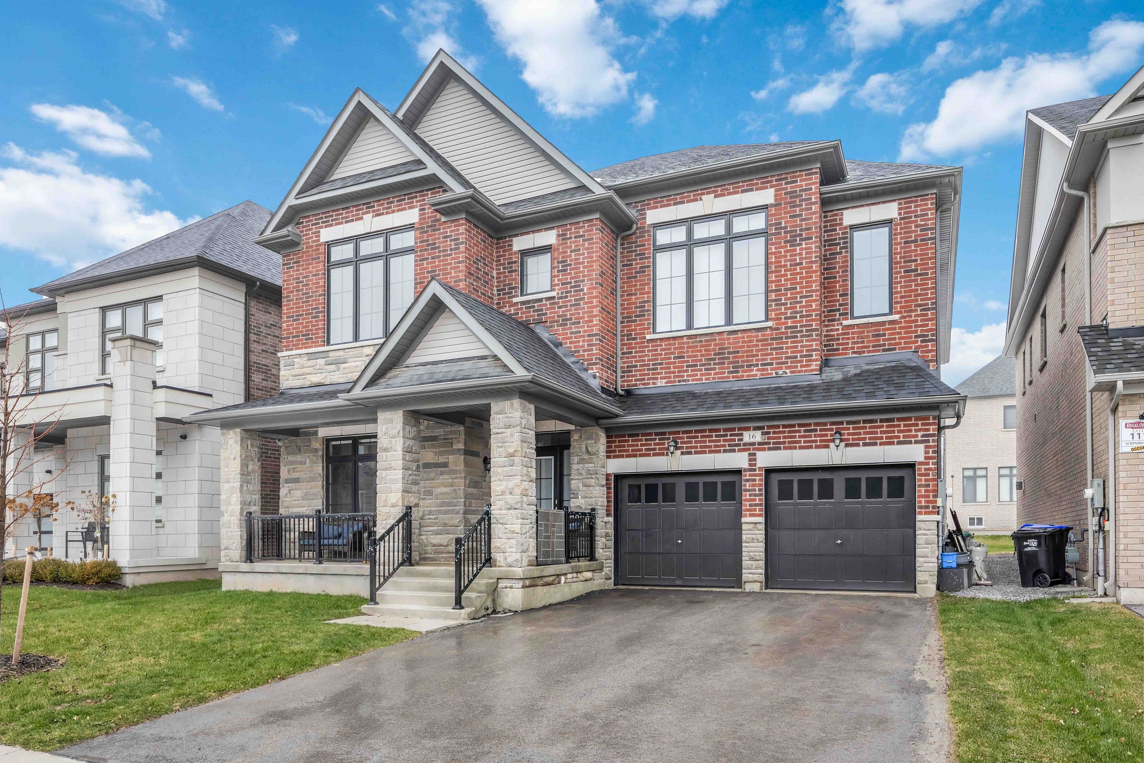 16 Settlers Crescent, Bradford West Gwillimbury, ON L0G 1W0