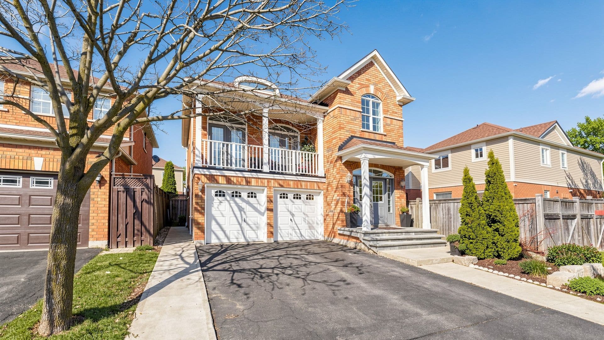 193 Queen Mary Drive, Brampton, ON L7A 1Y3