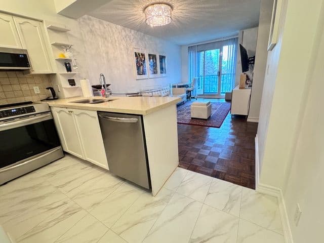 38 Fontenay Court, Toronto W08, ON M9A 5H5