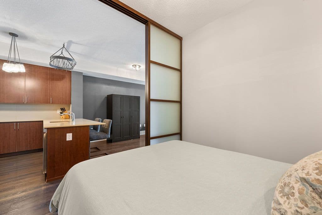 560 Front Street W 621, Toronto C01, ON M5V 1C1