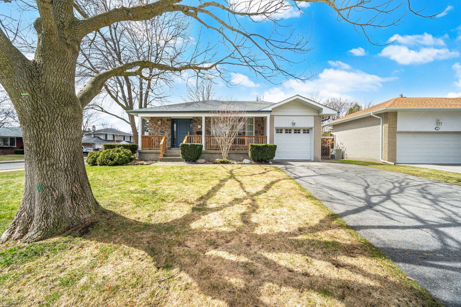 2 Thicket Road, Toronto W08, ON M9C 2T3