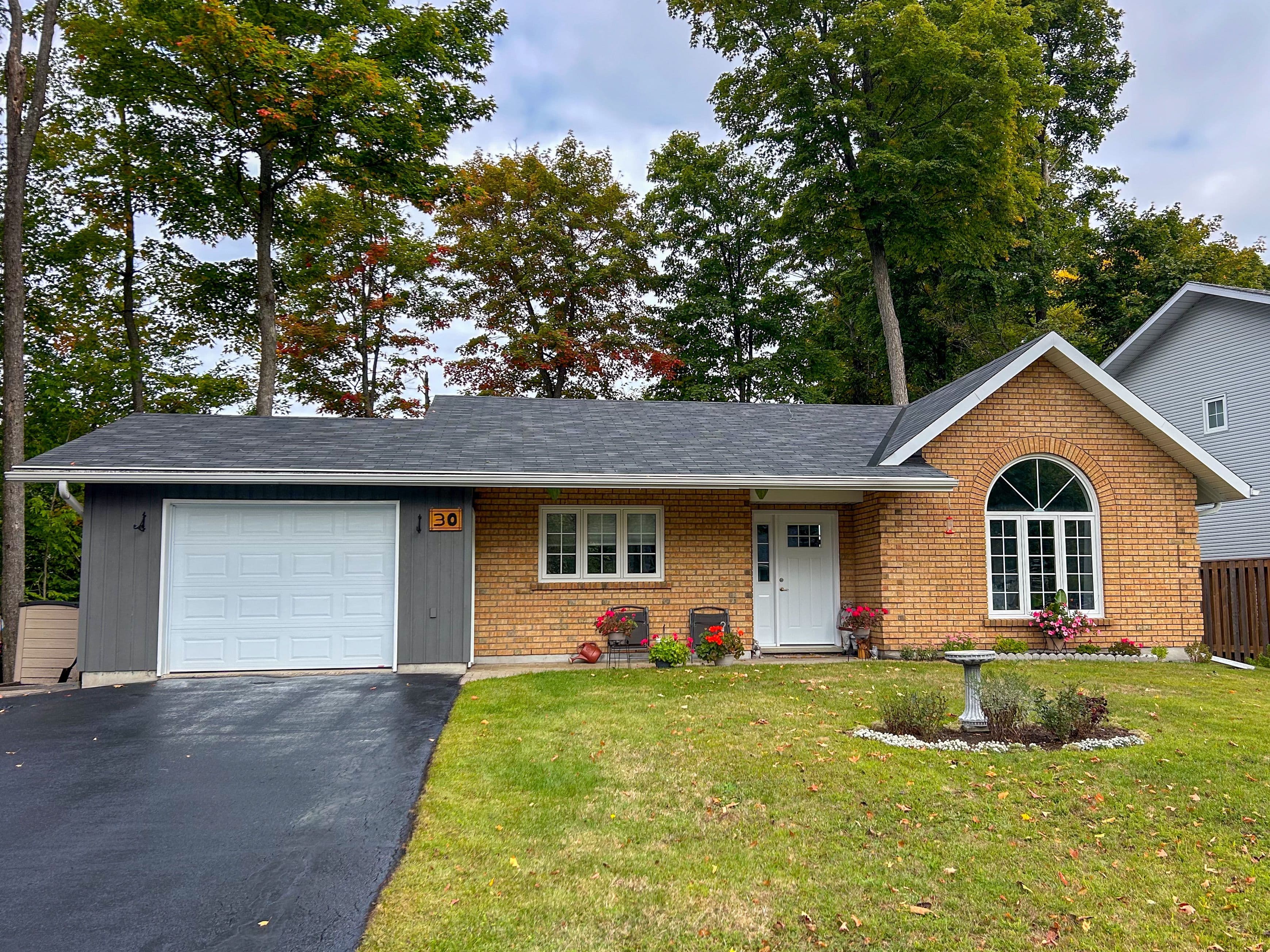 30 Shaw Crescent, Huntsville, ON P1H 1T7