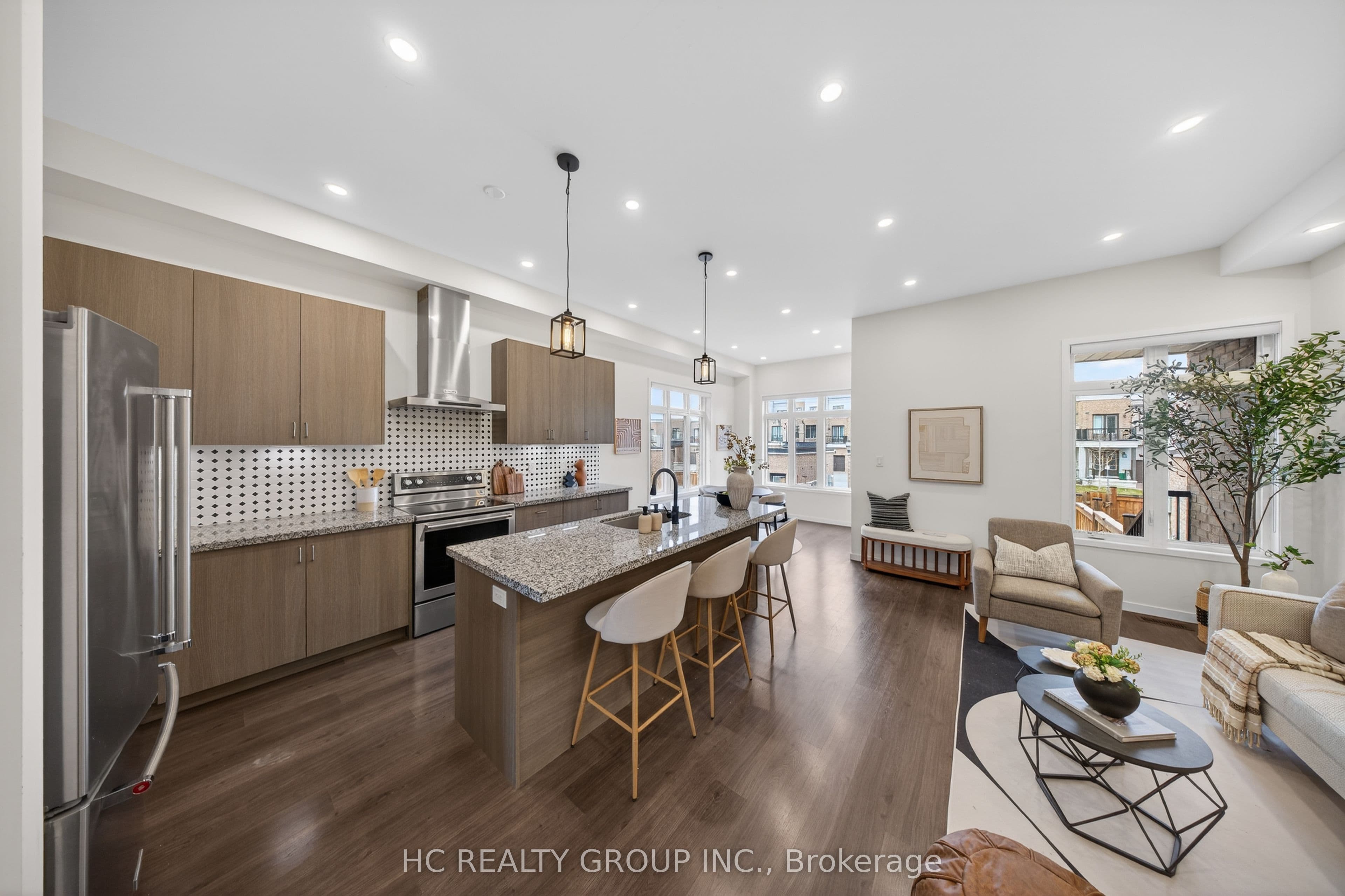 1240 Wellington Street E, Aurora, ON L4G 2C9