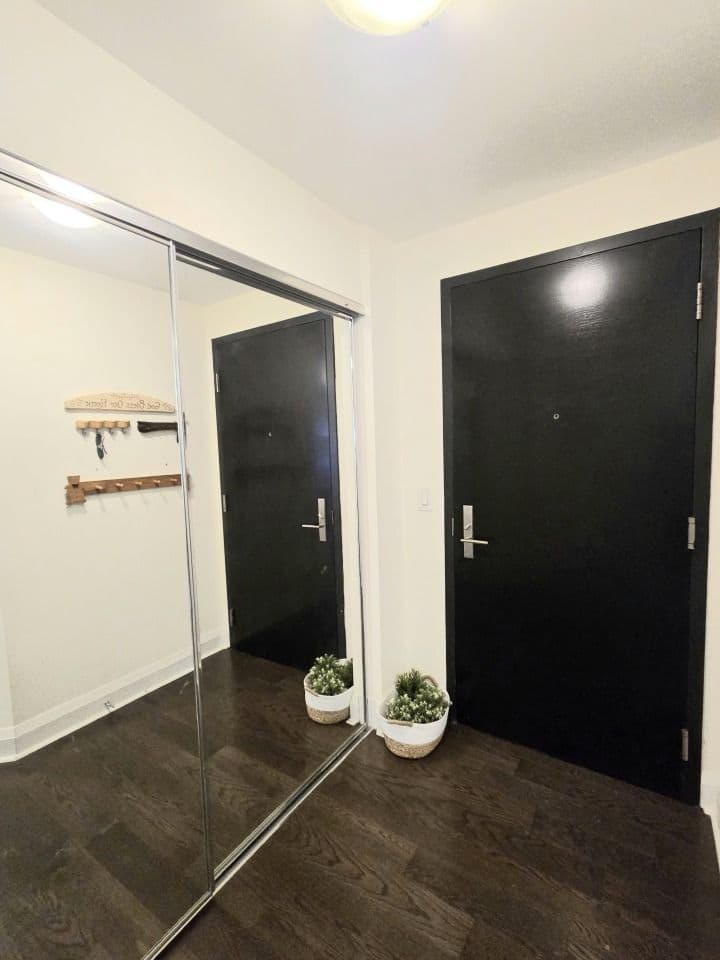 65 St Mary Street 2002, Toronto C01, ON M5S 0A6