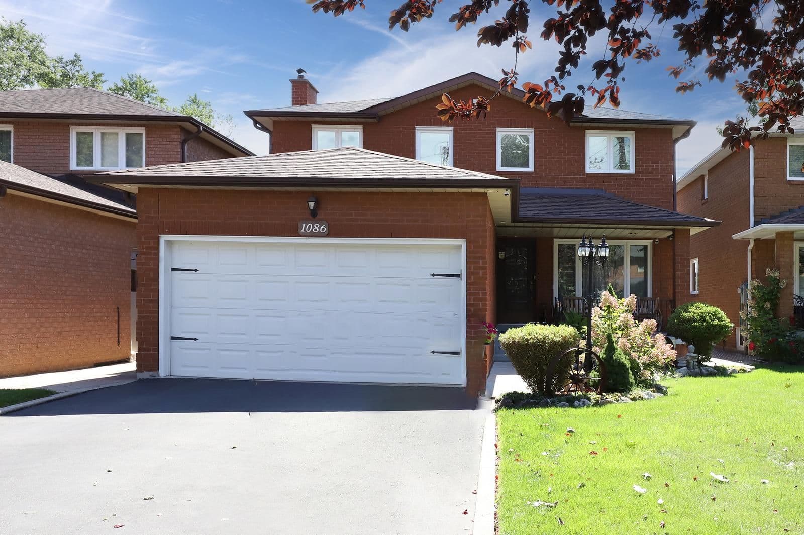 1086 Hedge Drive, Mississauga, ON L4Y 1G2