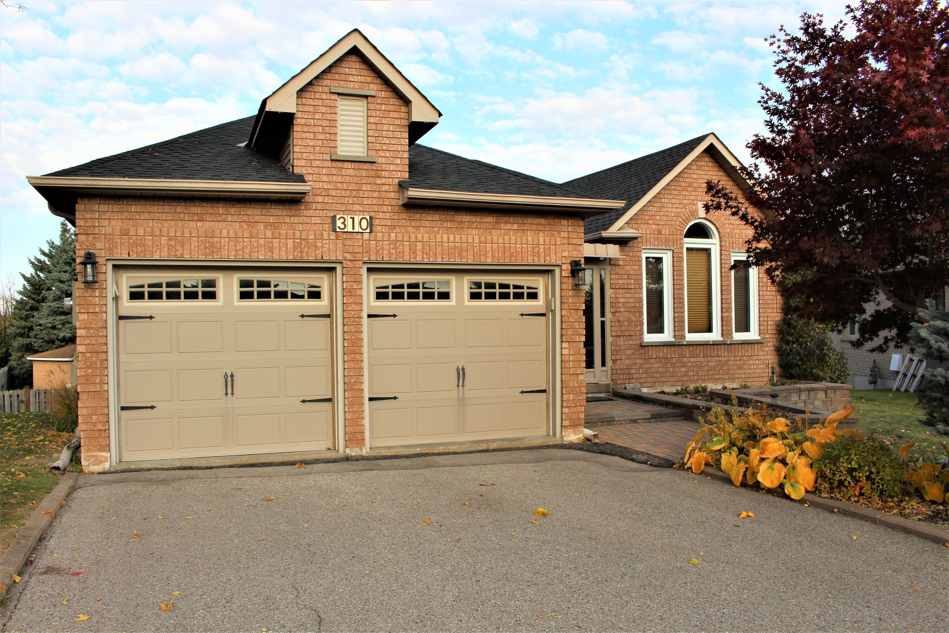 310 Chambers Crescent, Newmarket, ON L3X 1T2