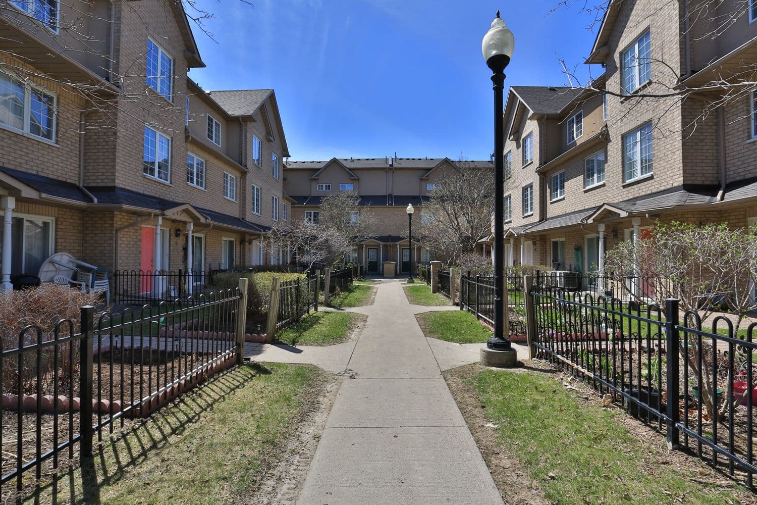 23 St Moritz Way 11, Markham, ON L3R 4G4