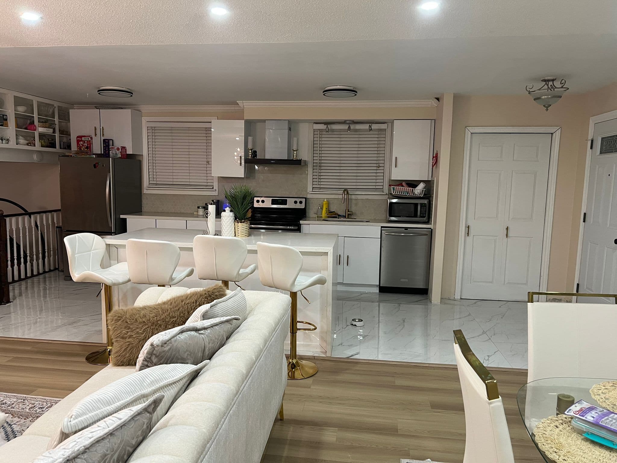 671 Adelaide Avenue E, Oshawa, ON L1G 2A7