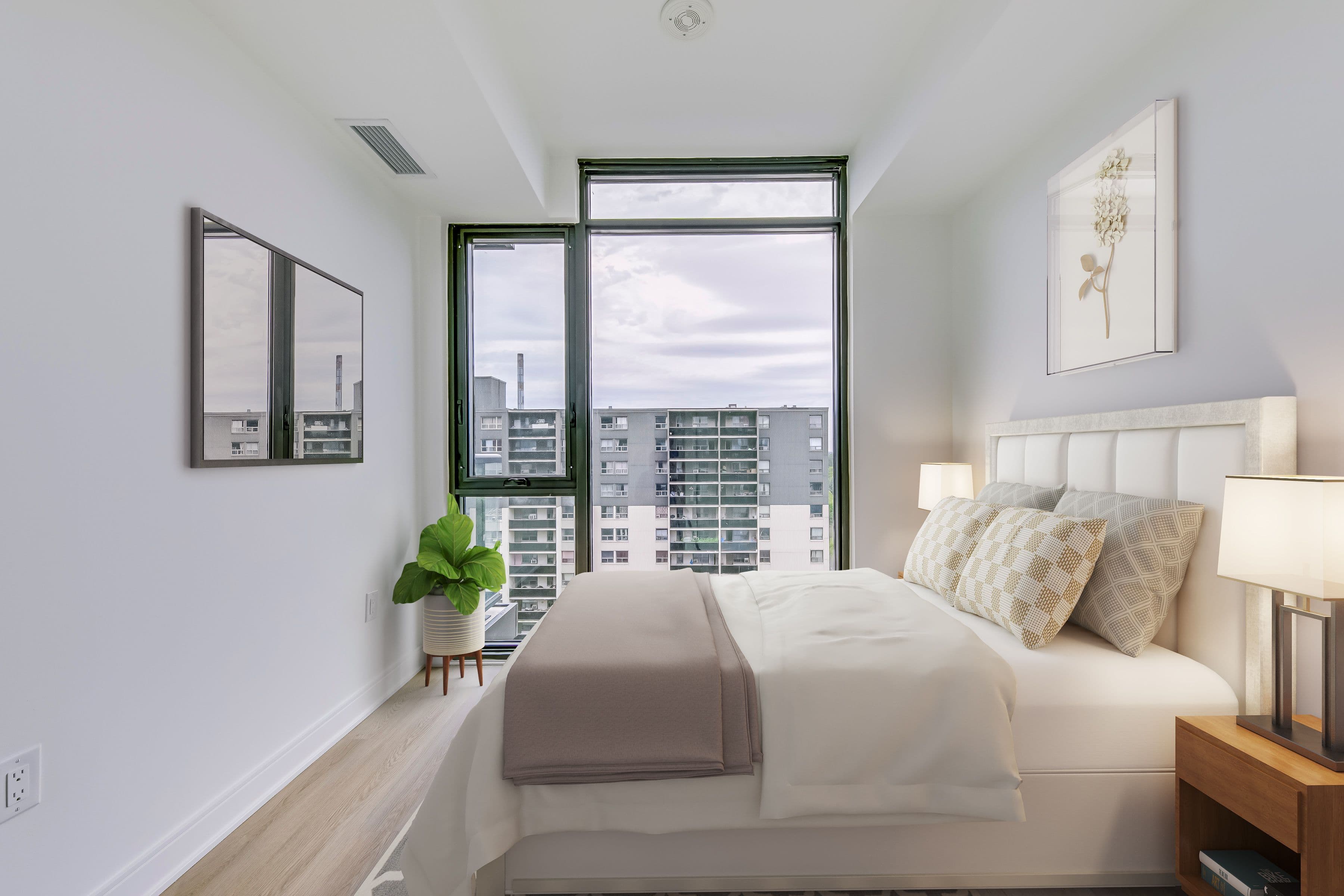 86 Dundas Street E 912, Mississauga, ON L5A 0B1