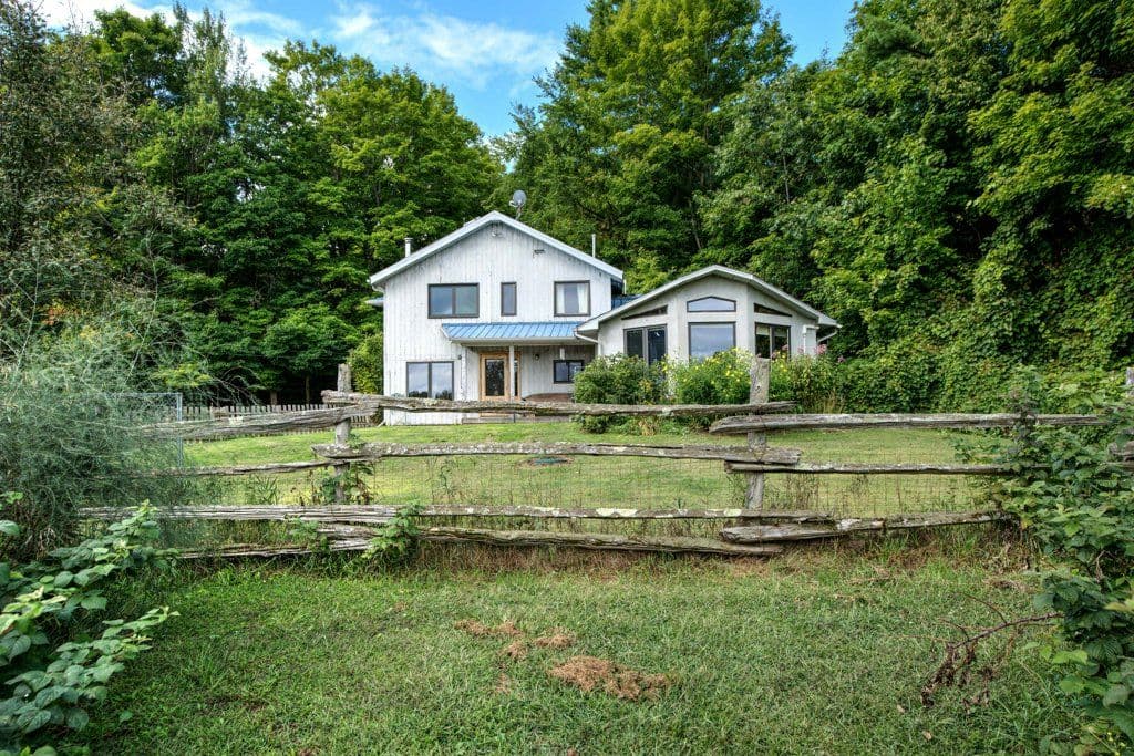 1084 Moon Road, Frontenac, ON K0H 1T0