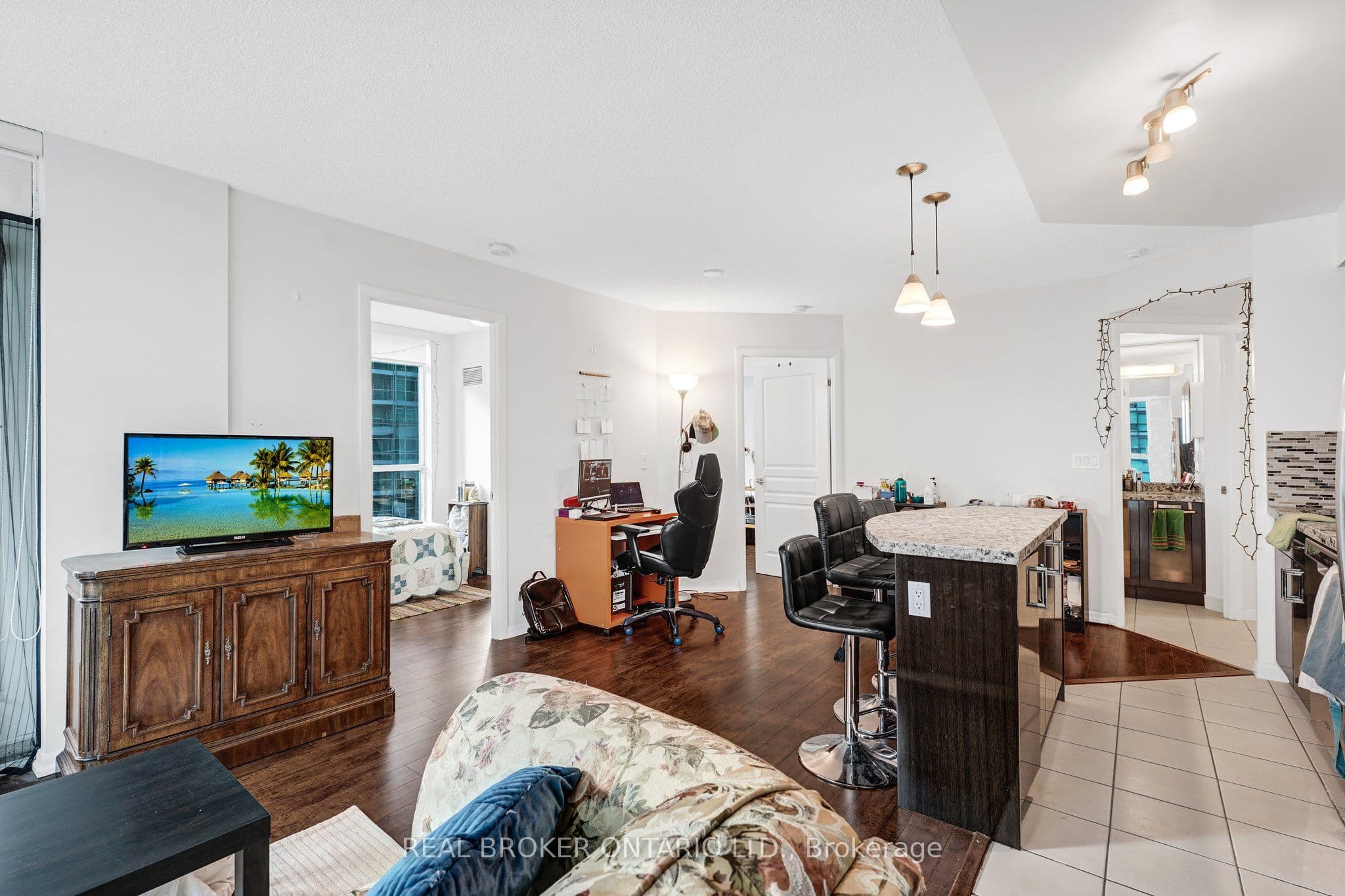 18 Yonge Street 1013, Toronto C01, ON M5E 1Z8