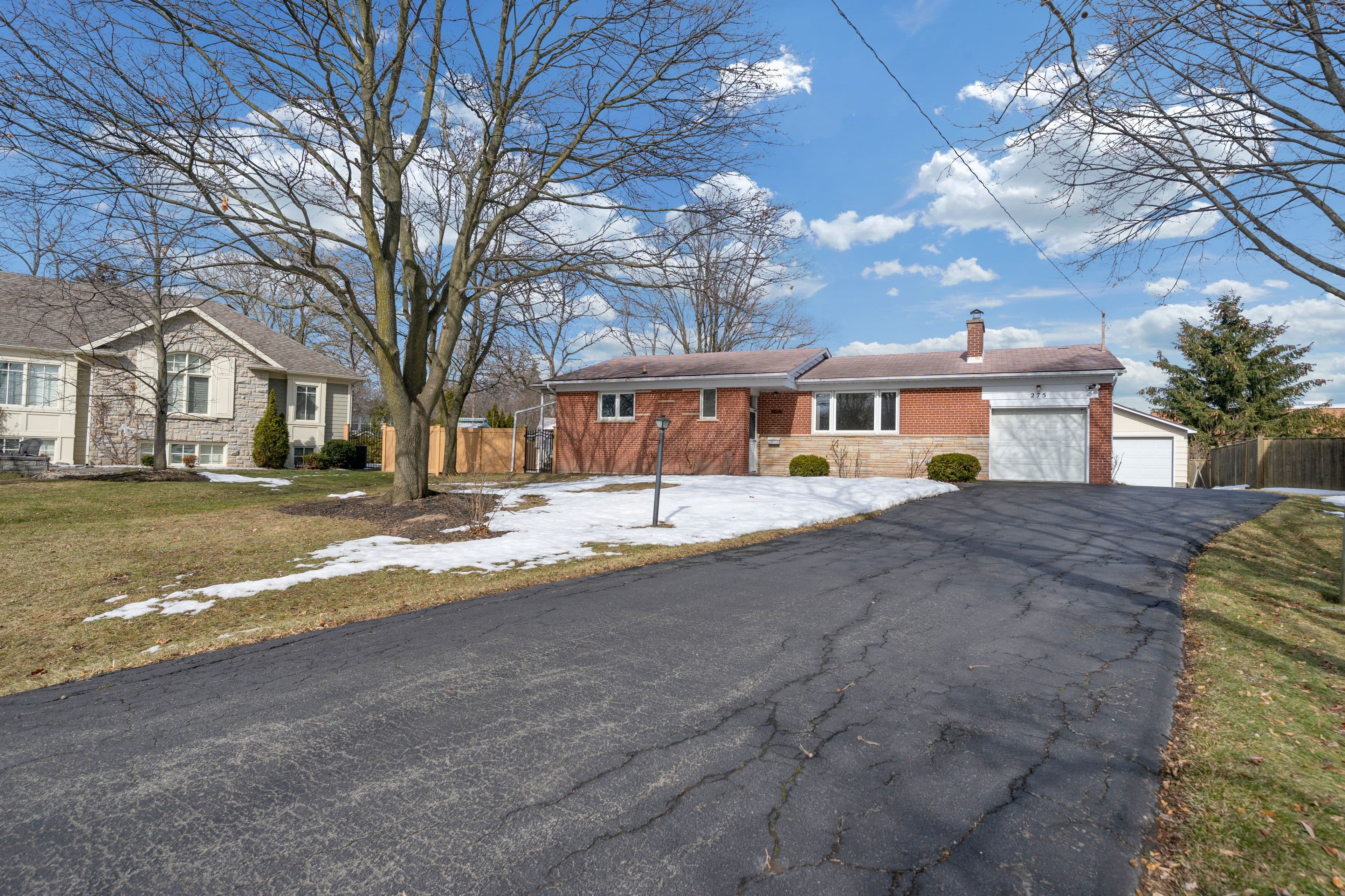 275 Tweedsdale Crescent, Oakville, ON L6L 4P8