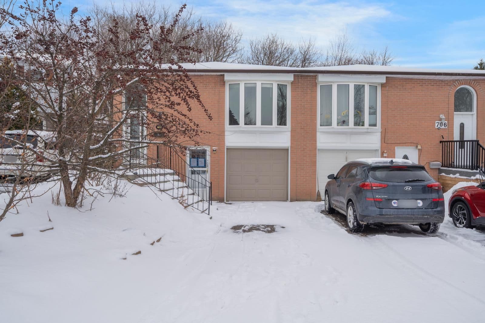 708 Jackson Court, Newmarket, ON L3Y 5A6