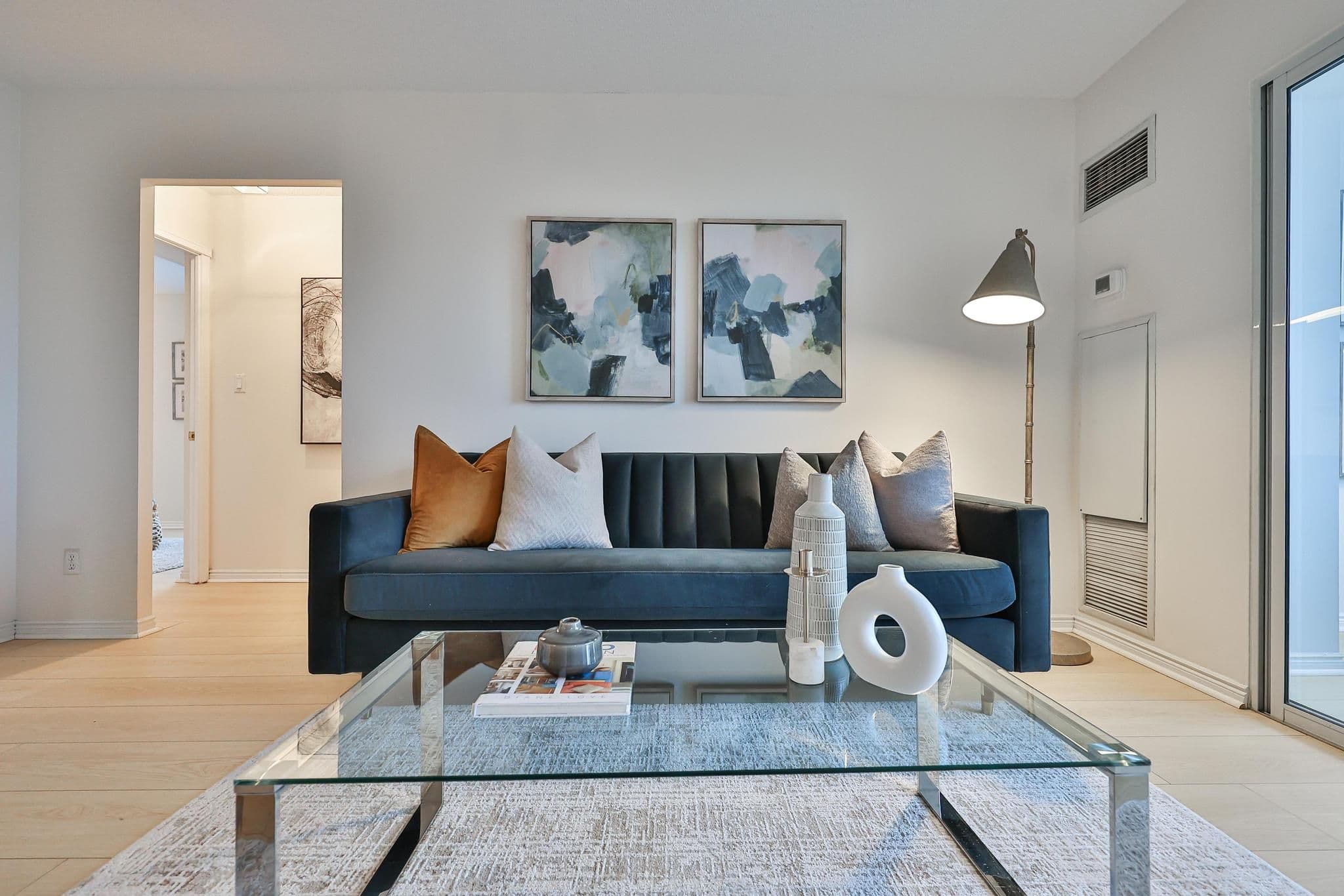 135 Hillcrest Avenue 812, Mississauga, ON L5B 4B1