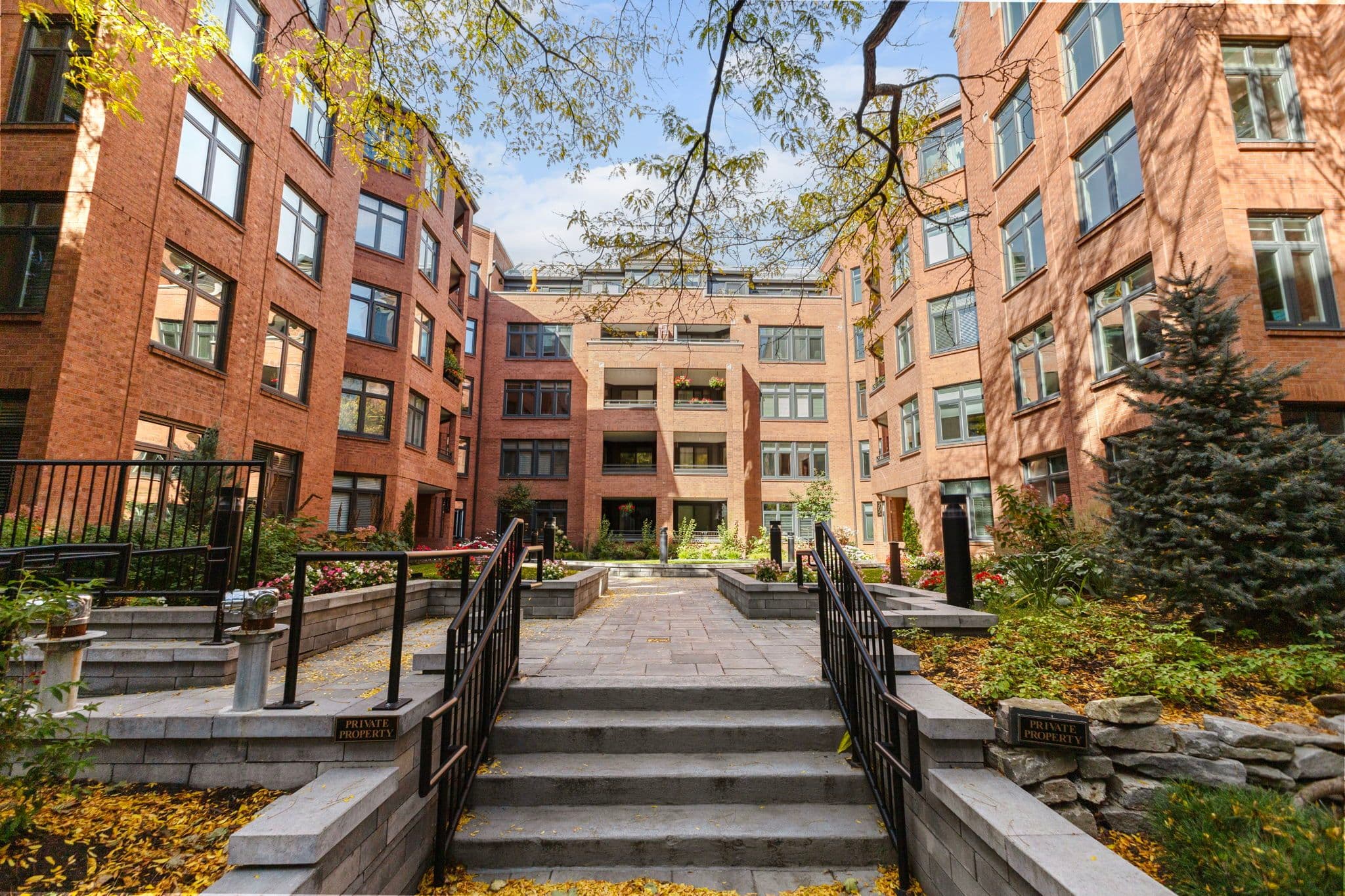 205 Somerset Street W 206, Ottawa Centre, ON K2P 0J1