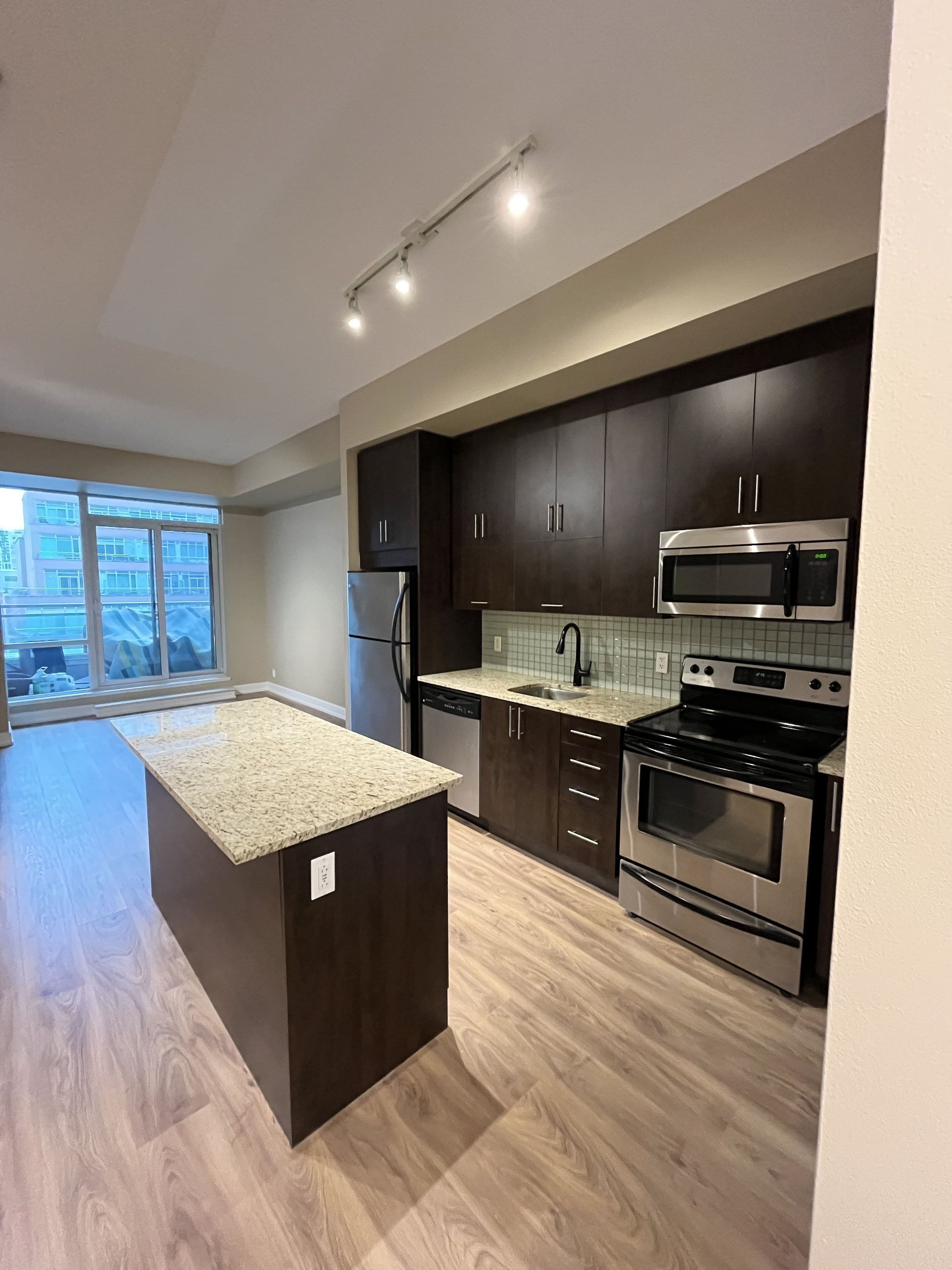 112 George Street 403, Toronto C08, ON M5A 2M5