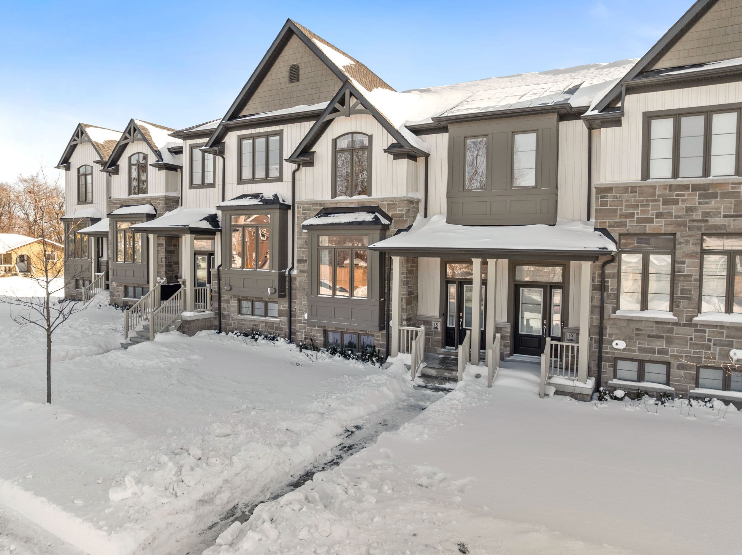 15 Shand Lane, Scugog, ON L9L 0C7