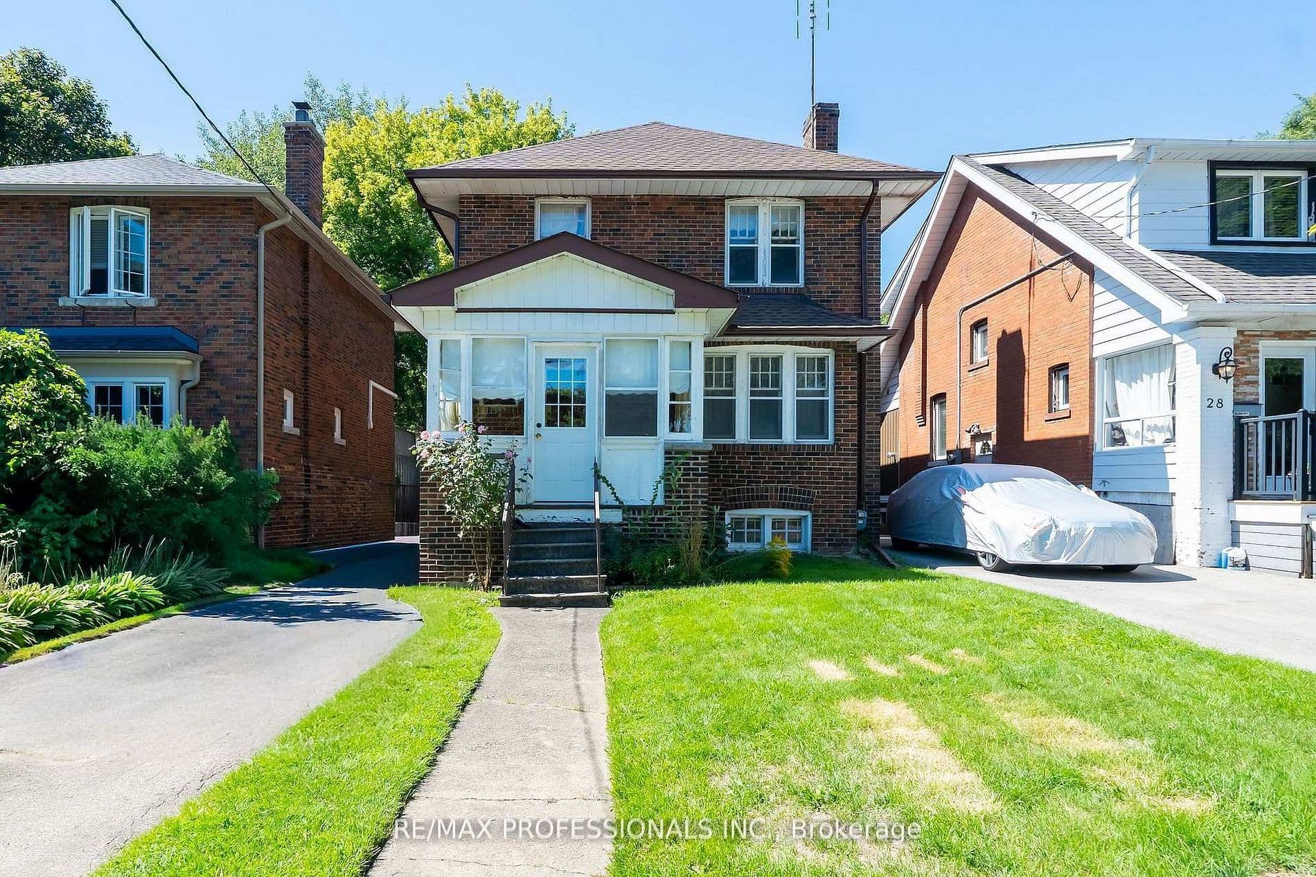 24 Queens Avenue, Toronto W06, ON M8V 2N1