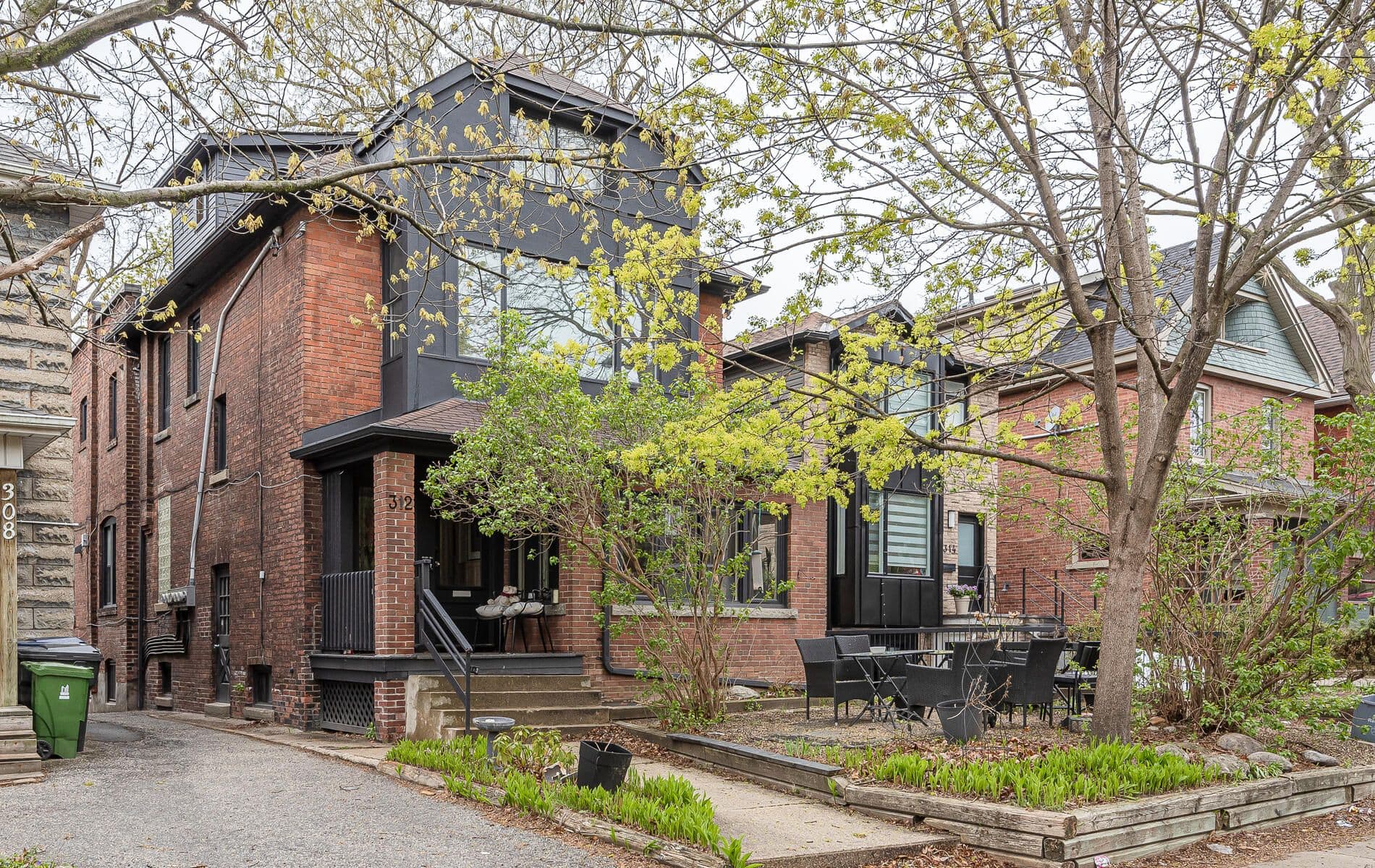 312 Quebec Avenue 2, Toronto W02, ON M6P 2V3